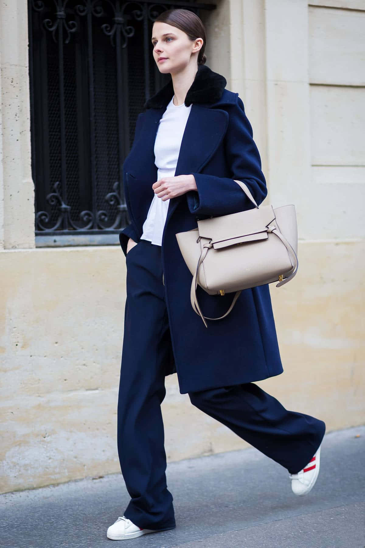 navy blue pants, city street, beige handbag, HD Phone Wallpaper