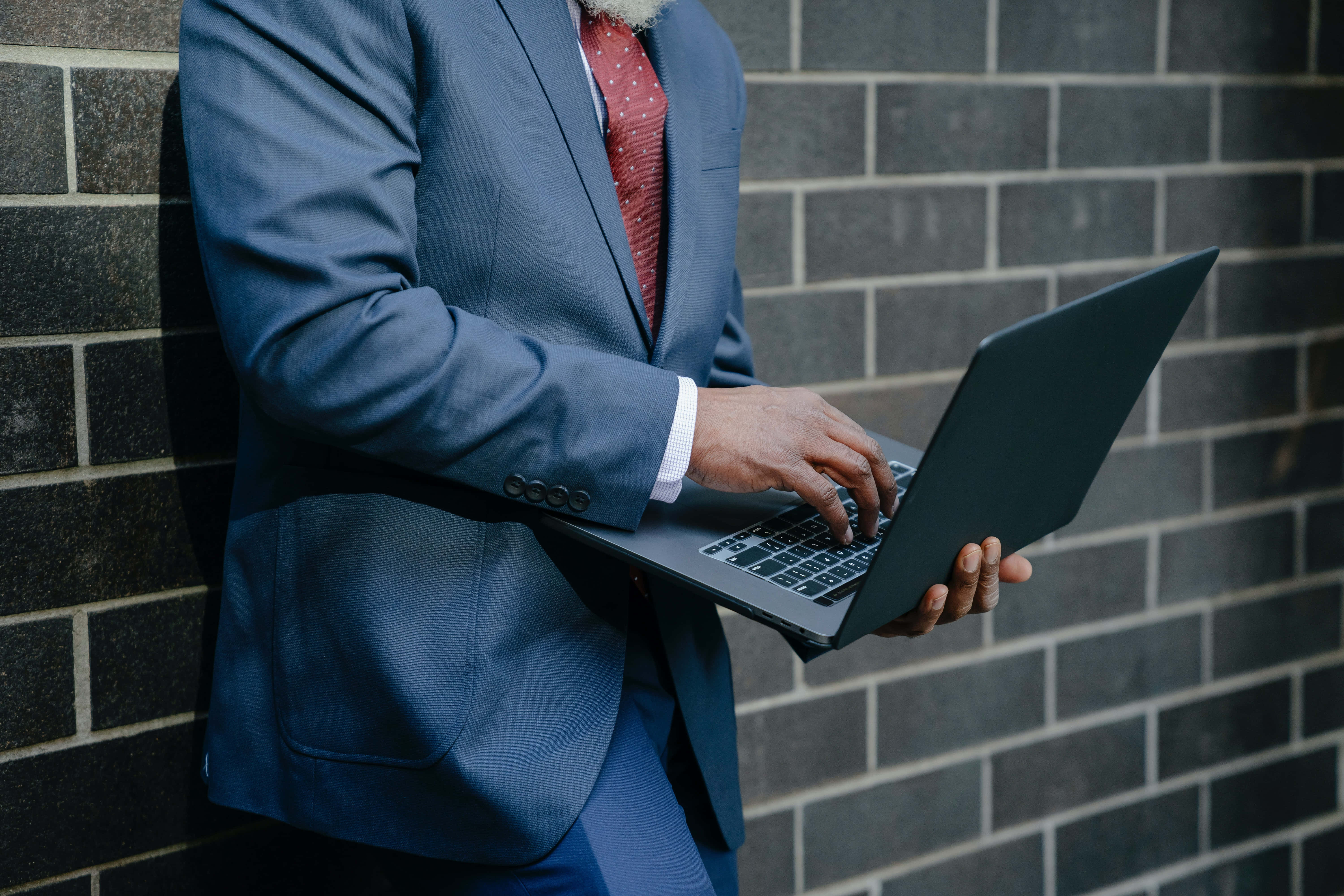 navy blue suit, red tie, laptop, 5K Desktop Wallpaper