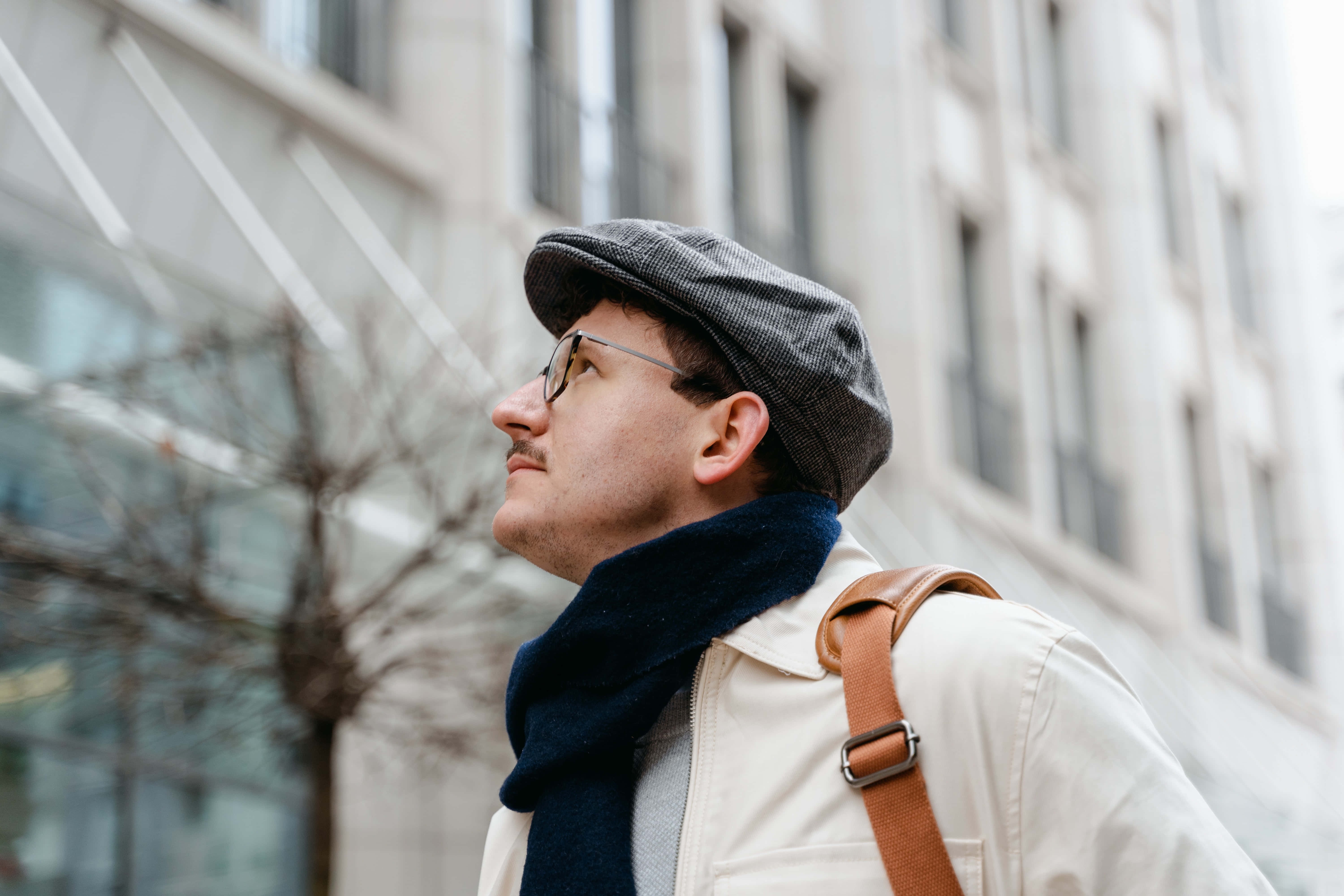 Navy Blue Scarf, flat cap, city street, 5K Desktop Wallpaper