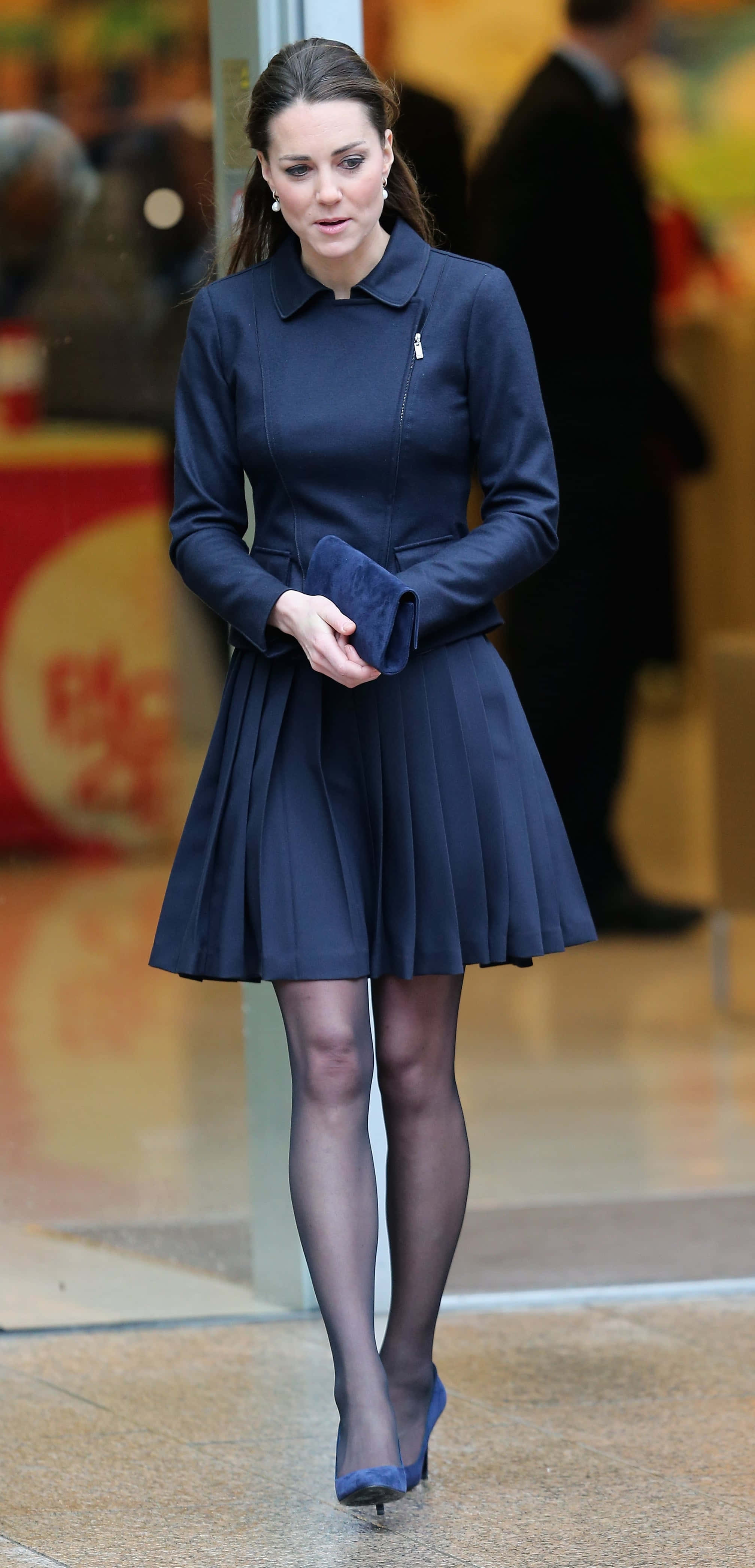 navy blue pleated dress, heels, glass doorway, 4K Phone Wallpaper