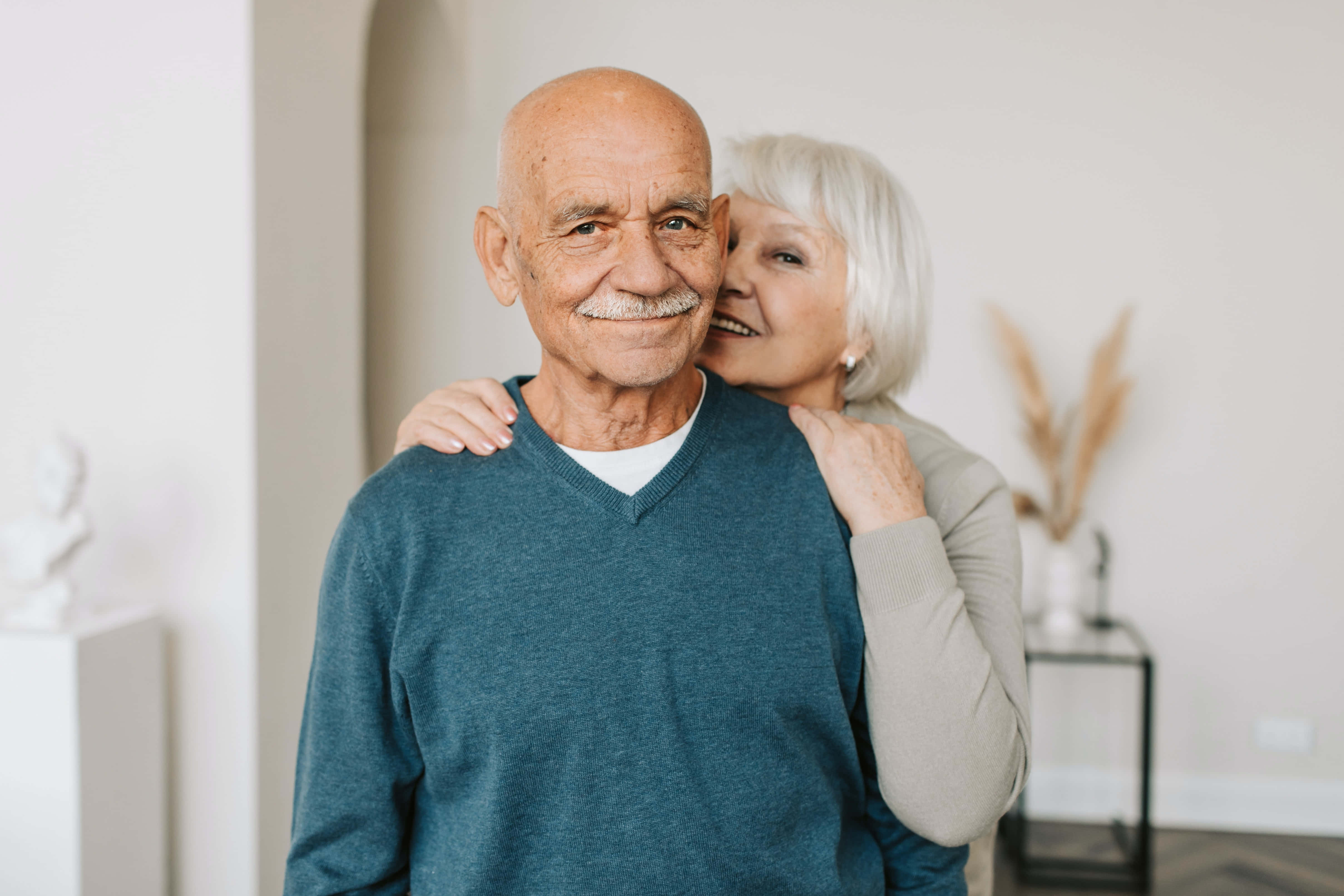 Navy Blue Sweater, elderly couple, warm lighting, 4K Desktop Wallpaper
