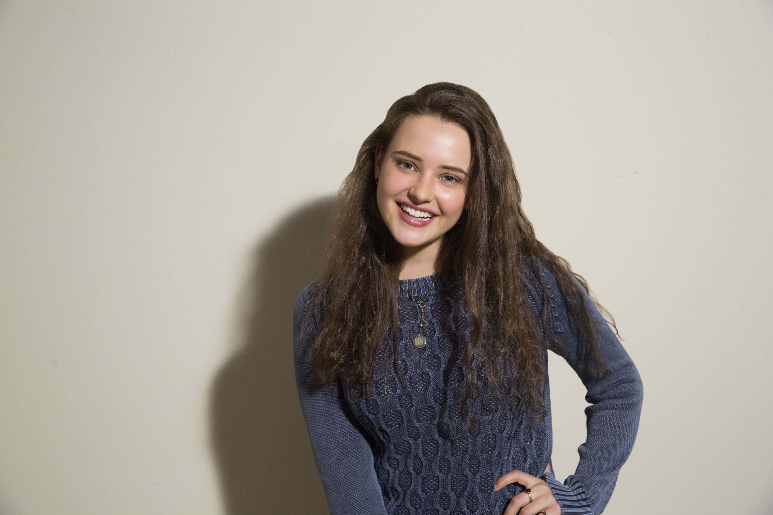 Navy Blue Sweater, blue patterned sweater, long brown hair, 2K Desktop Wallpaper
