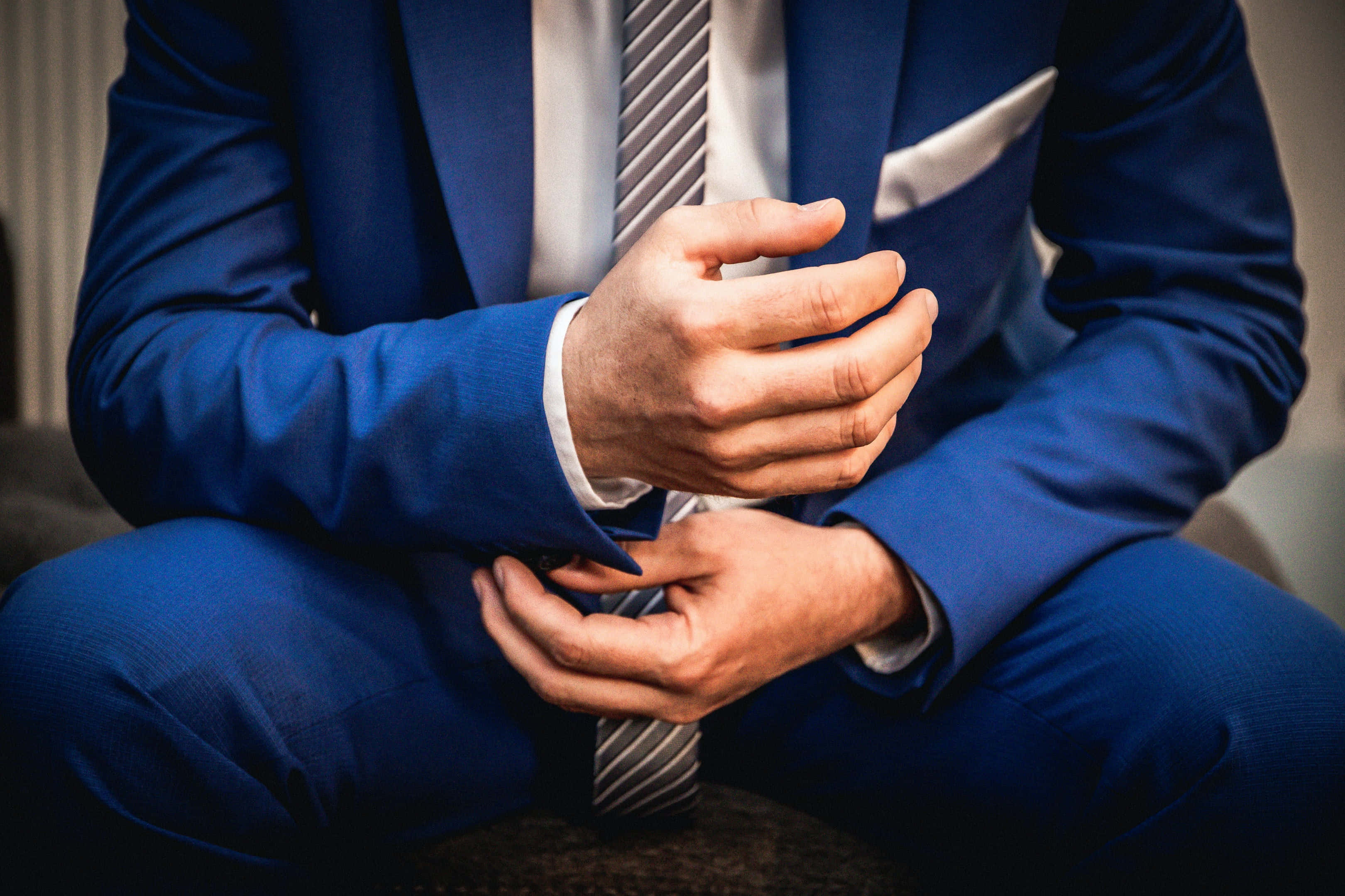 Navy Blue Suit, striped tie, close-up, 2K Desktop Wallpaper