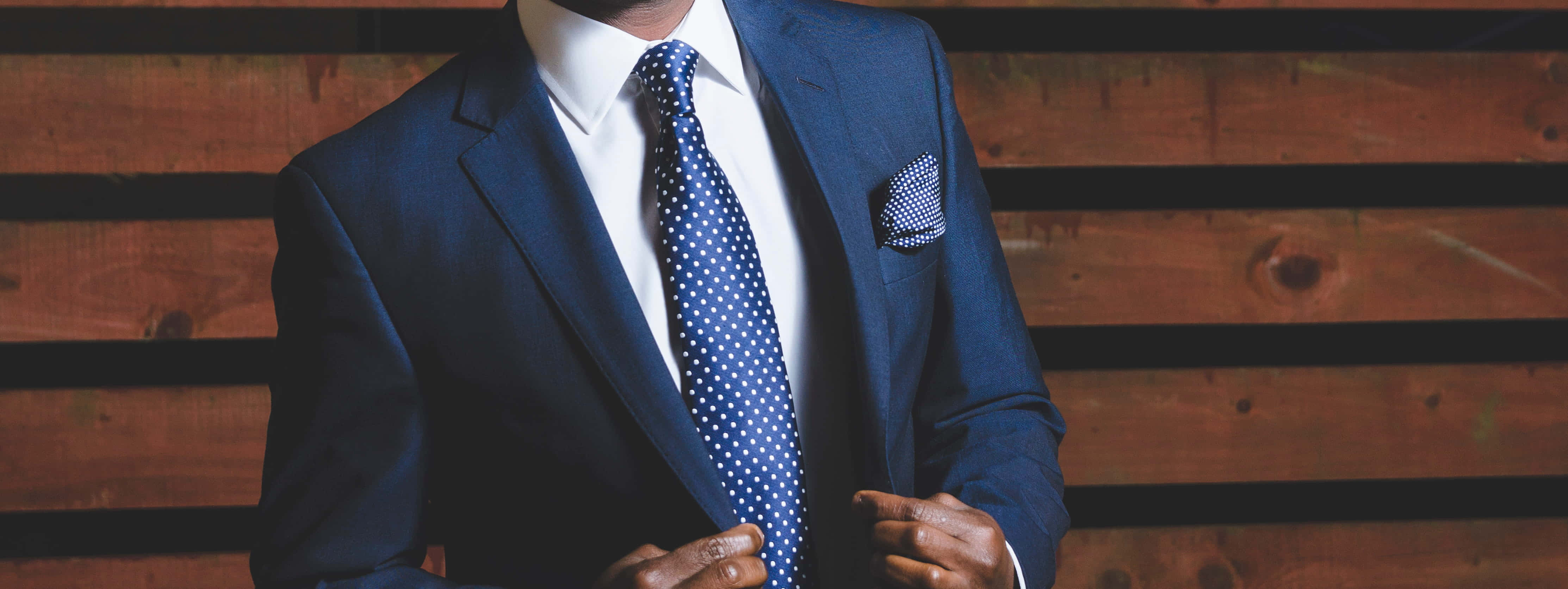 navy blue tie, polka dot tie, rustic wooden plank wall, 4K Desktop Wallpaper