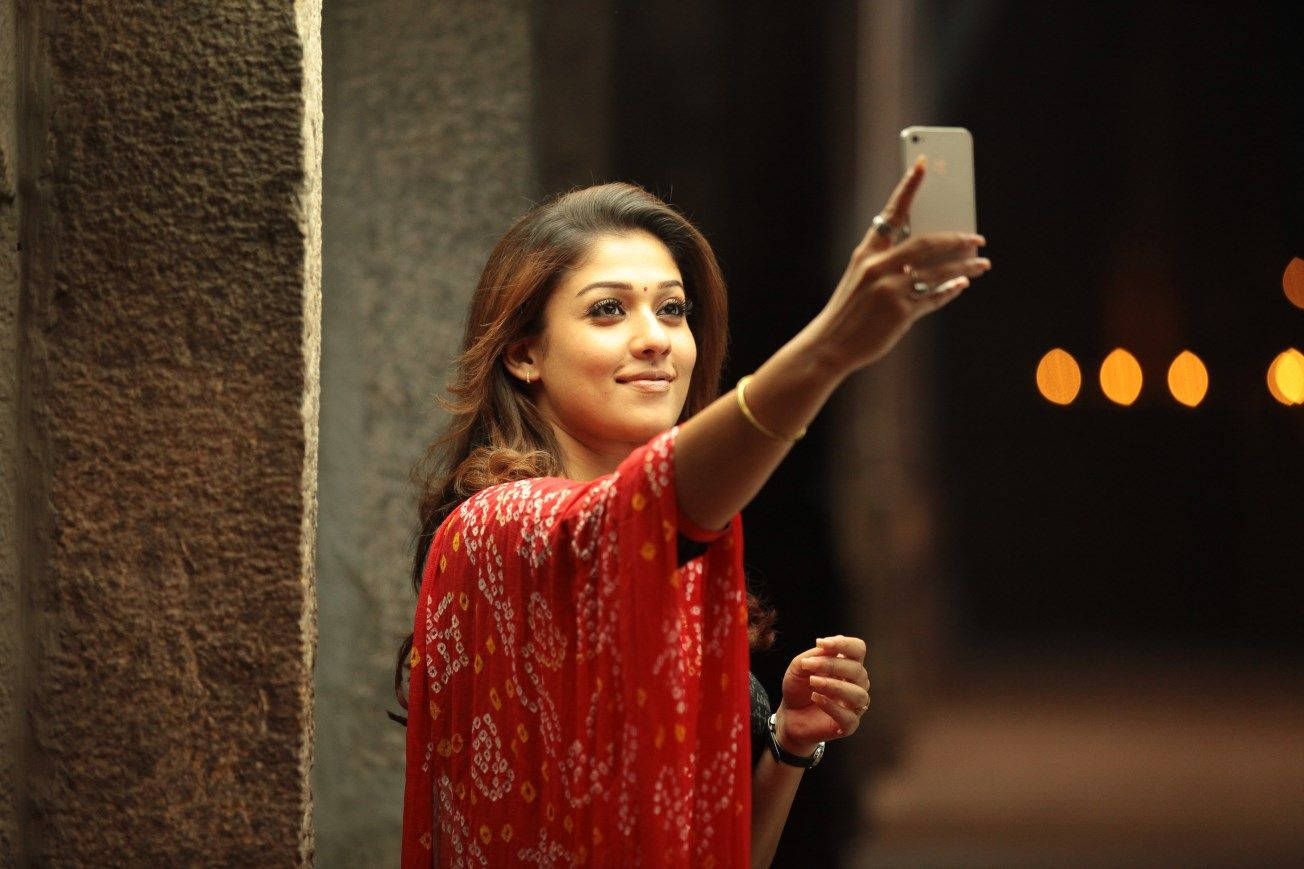 Nayanthara, red patterned sari, smartphone, HD Desktop Wallpaper