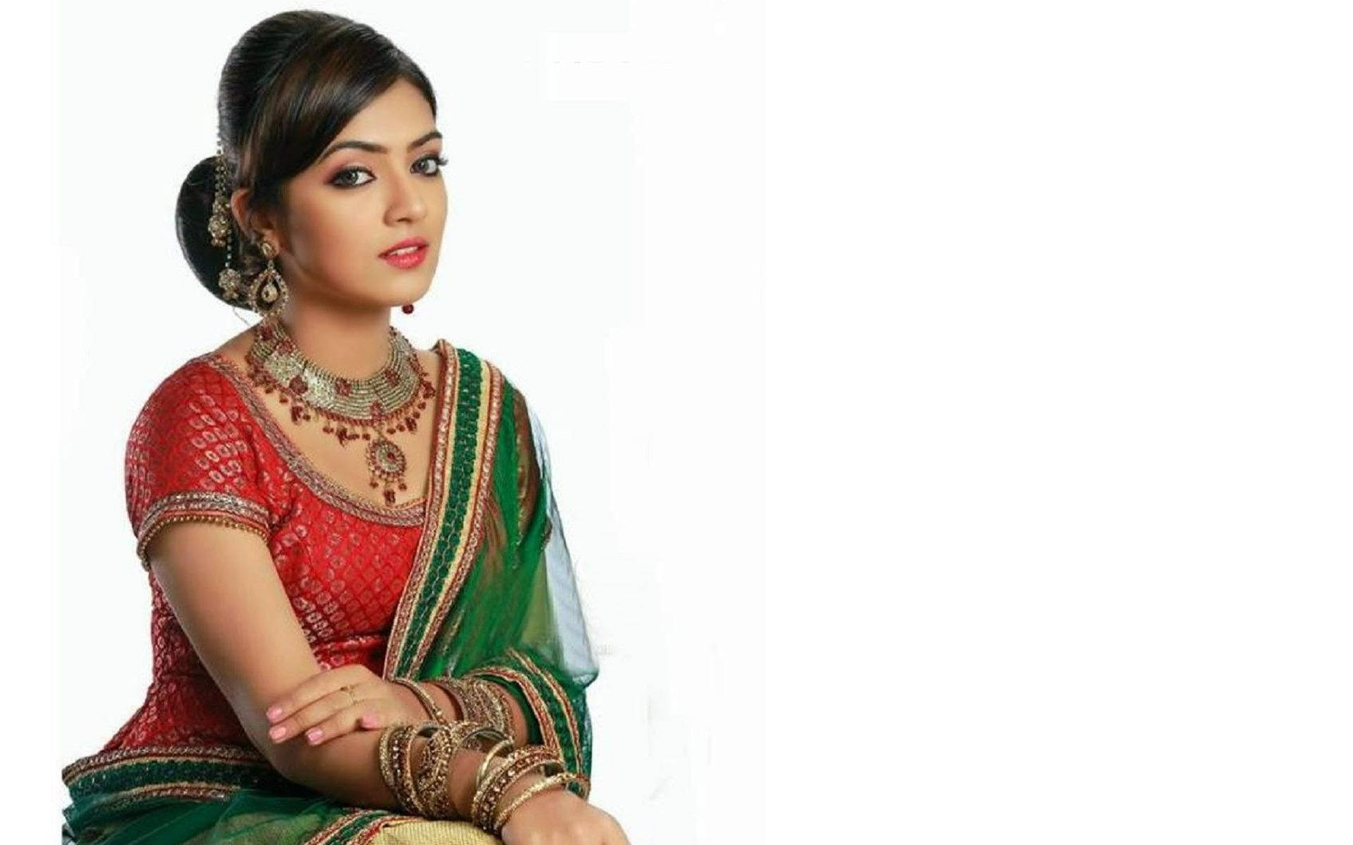 Nazriya, traditional dress, red and green Indian attire, Full HD Desktop Wallpaper