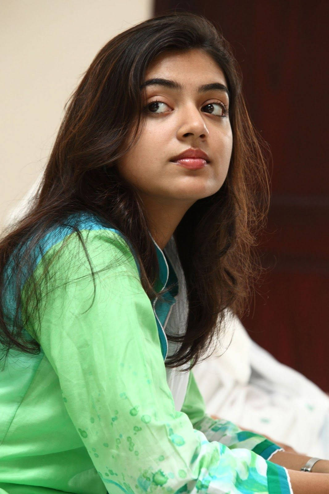 Nazriya, long brown hair, HD, HD Phone Wallpaper