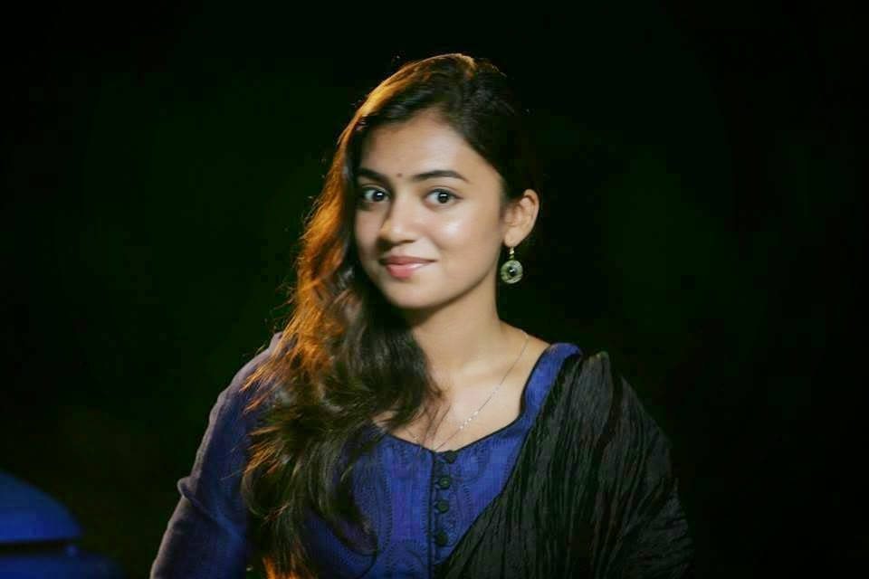 Nazriya HD, black background, long wavy hair, SD Desktop Wallpaper