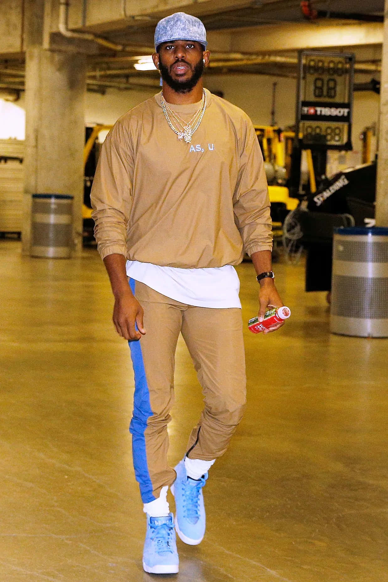 NBA Player, beige tracksuit, blue accents, HD Phone Wallpaper