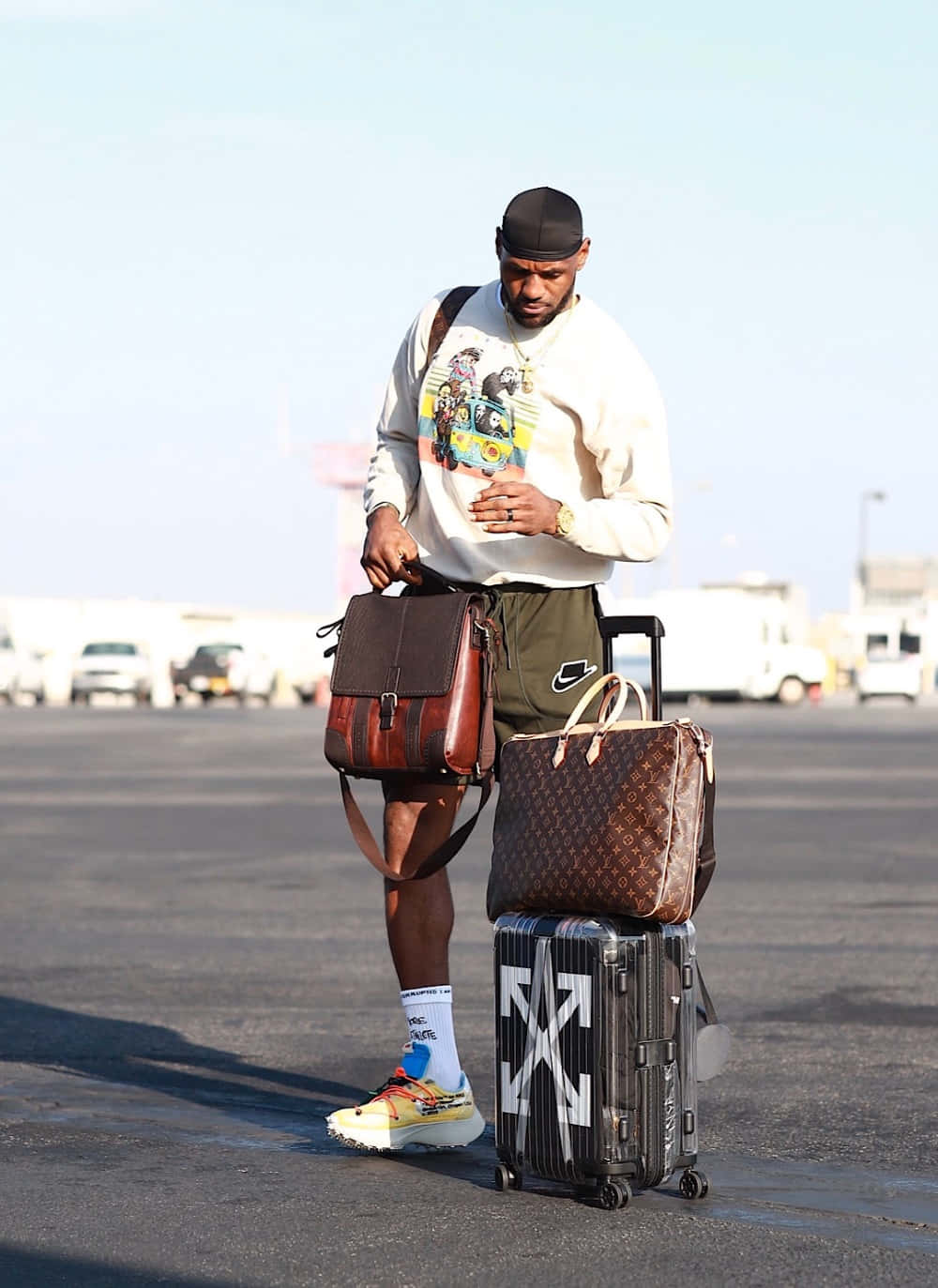 NBA Player, airport tarmac, graphic sweatshirt, HD Phone Wallpaper