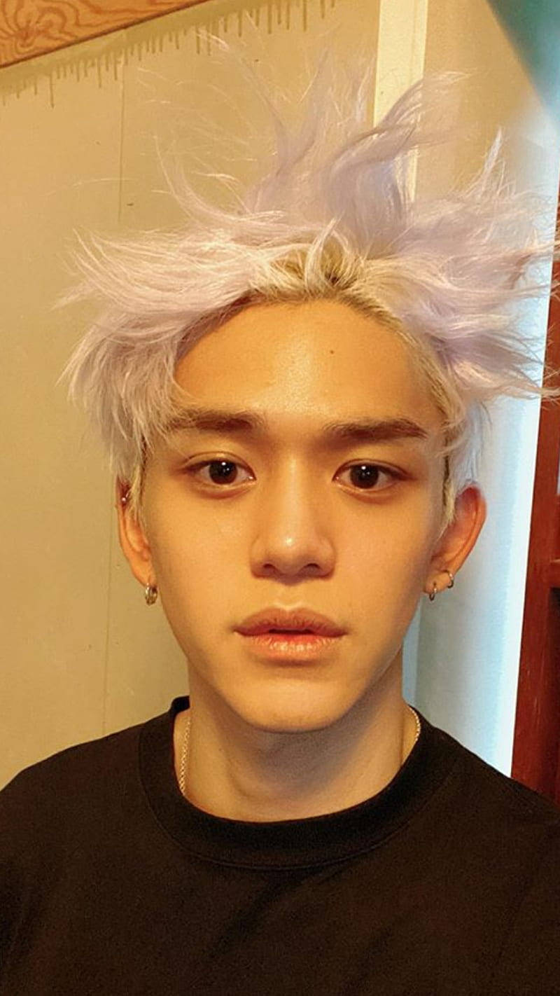 Nct Lucas, spiky platinum blonde hair, multiple ear piercings, HD Phone Wallpaper