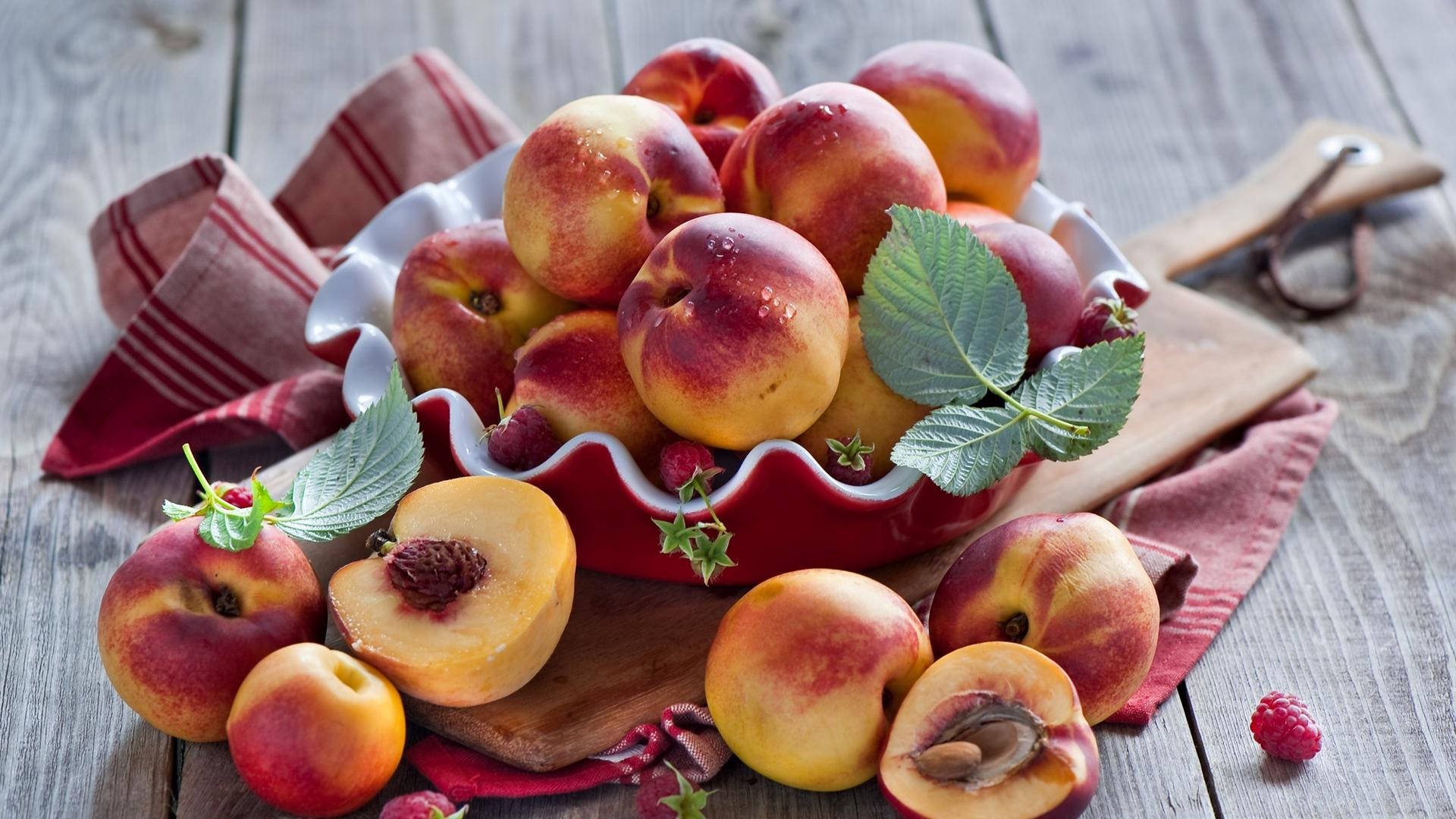 nectarine, red ceramic bowl, rustic wooden table, Full HD Desktop Wallpaper
