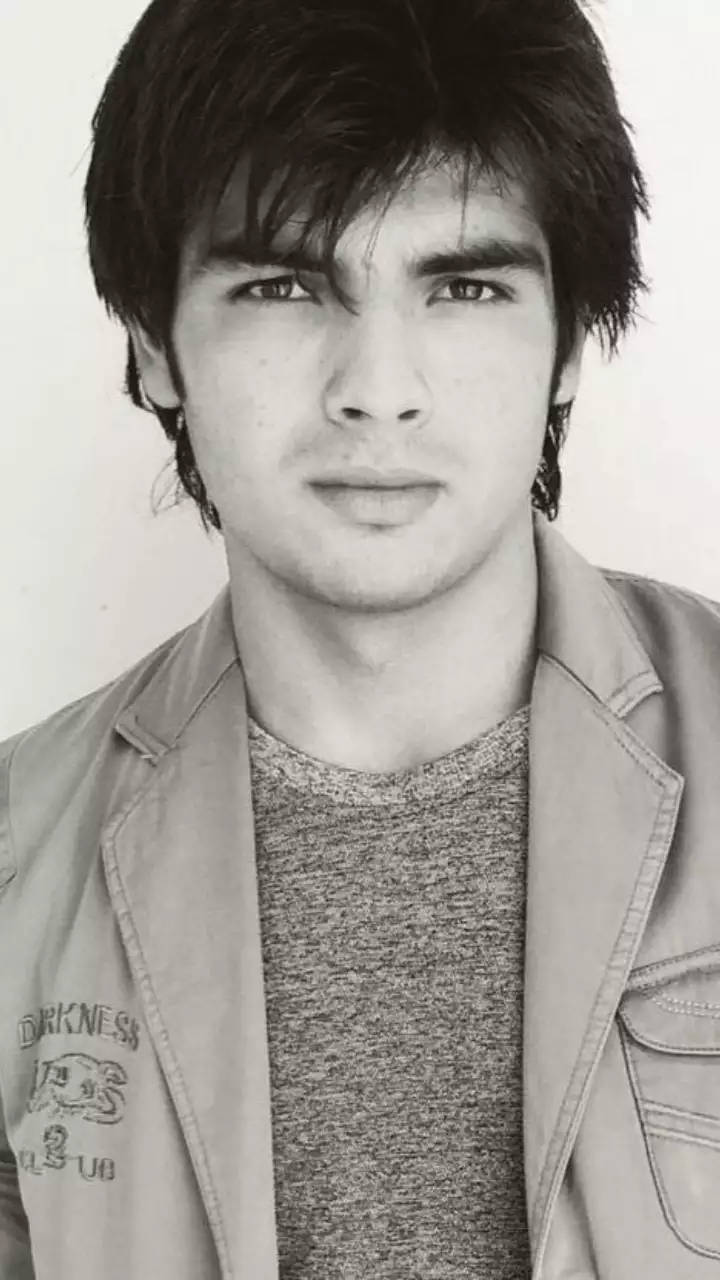 Neeraj Chopra, black and white portrait, dark hair, HD Phone Wallpaper