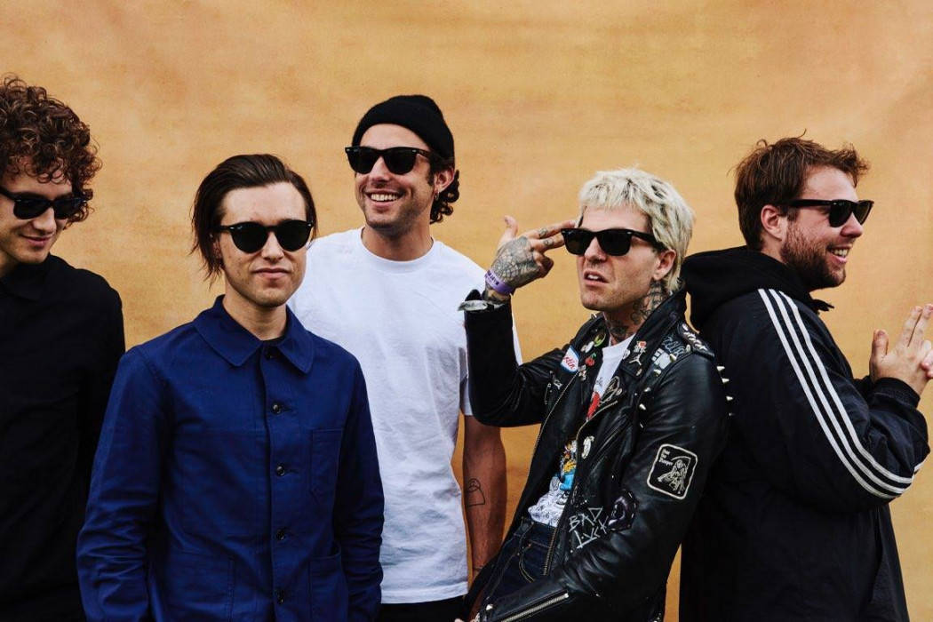 The Neighbourhood, sunglasses, warm-toned wall, SD Desktop Wallpaper