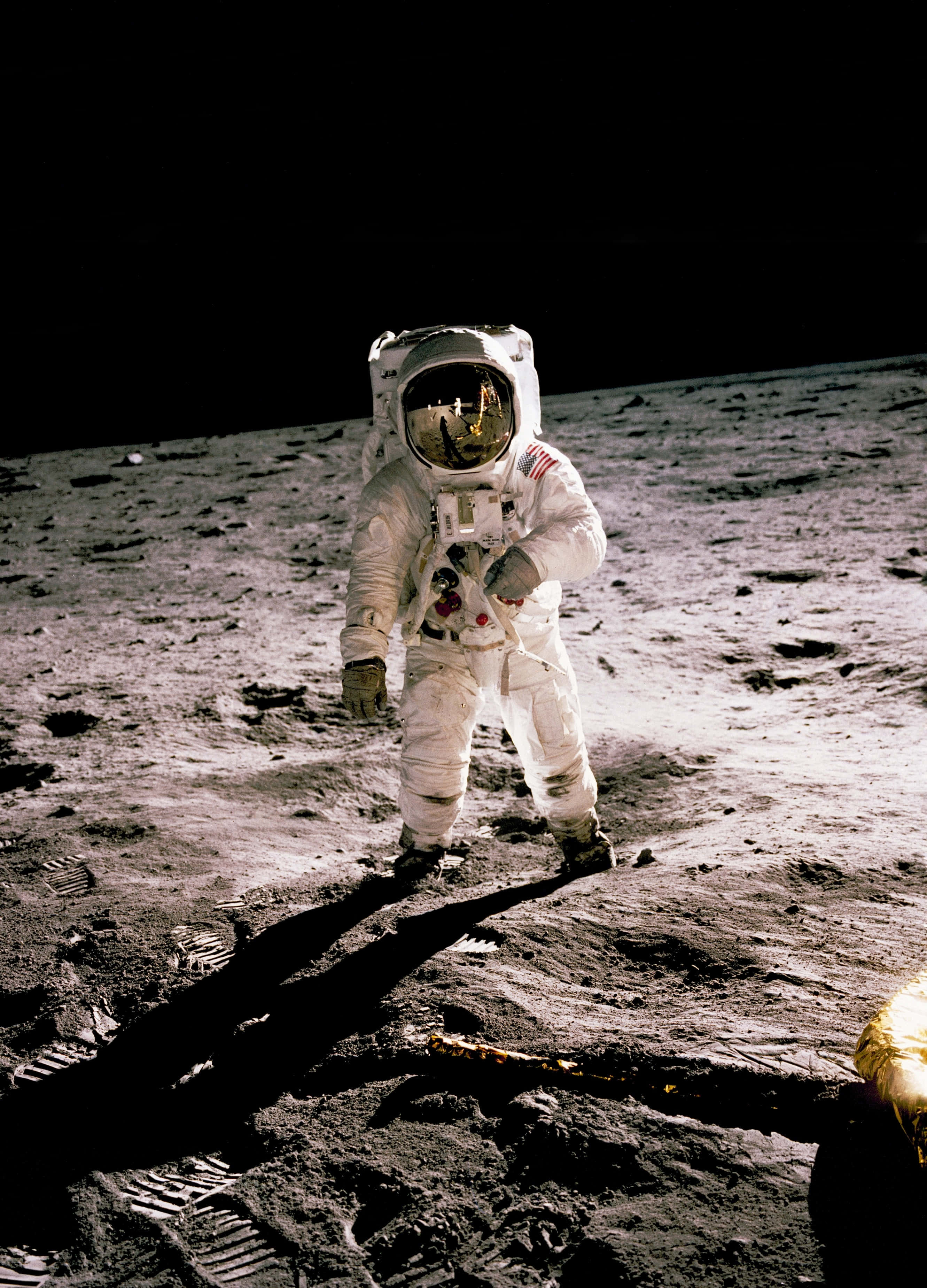astronaut, white spacesuit, moon, 2K Phone Wallpaper