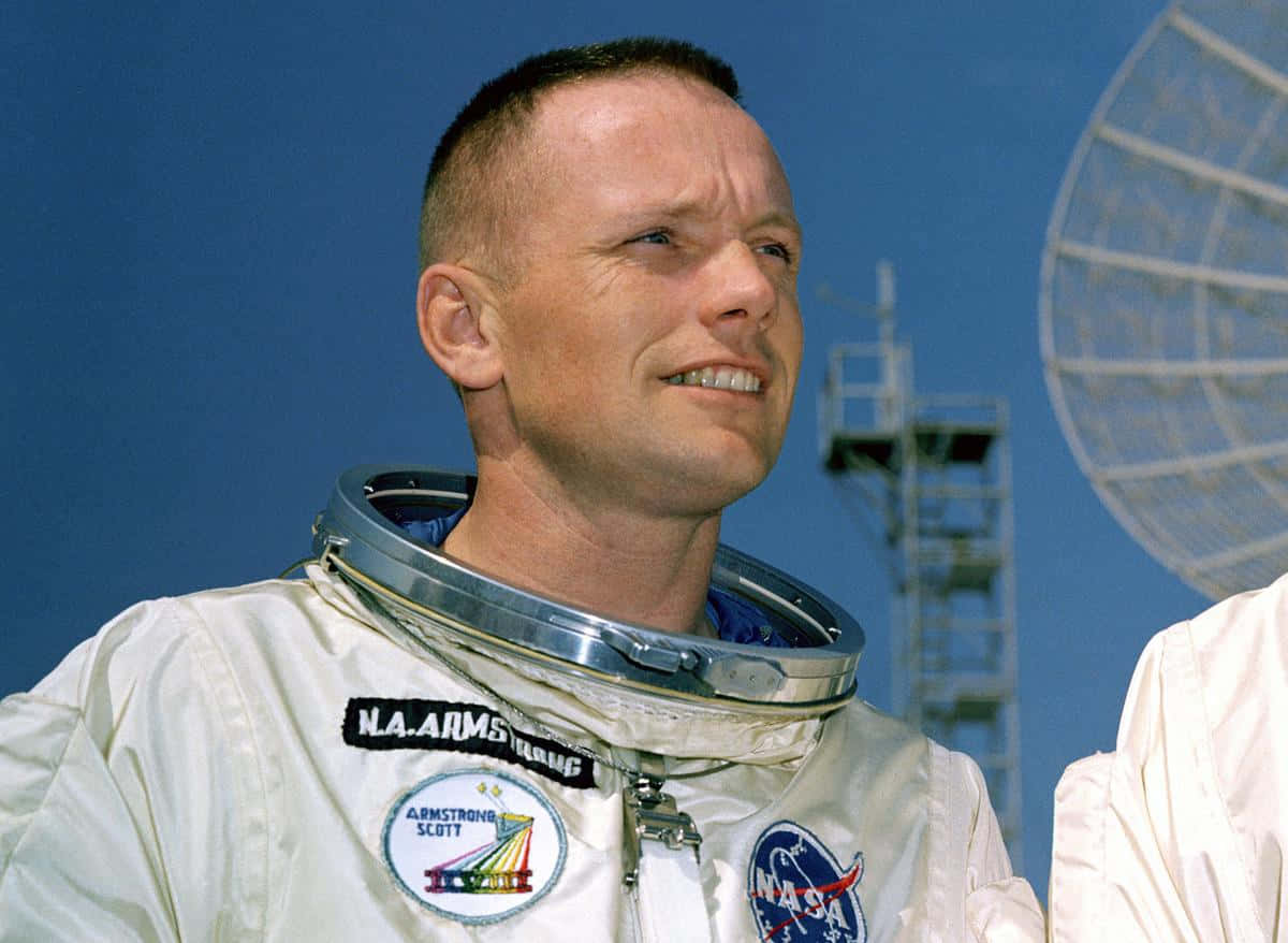 Neil Armstrong, white NASA spacesuit, clear blue sky, SD Desktop Wallpaper