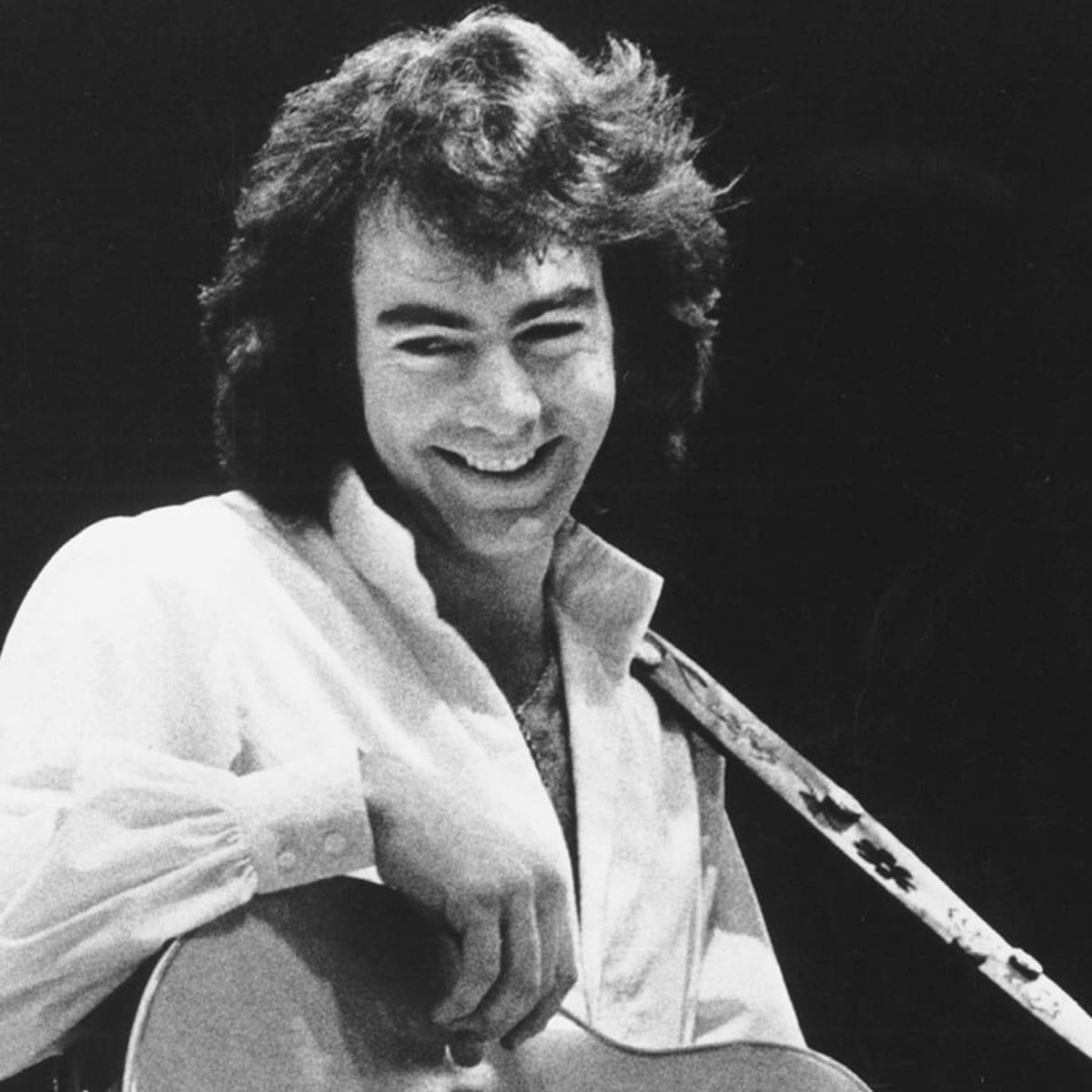 Neil Diamond, acoustic guitar, curly hair, SD Desktop Wallpaper