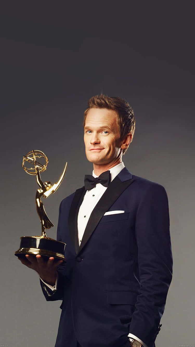 Neil Patrick Harris, navy tuxedo, golden Emmy award, HD Phone Wallpaper