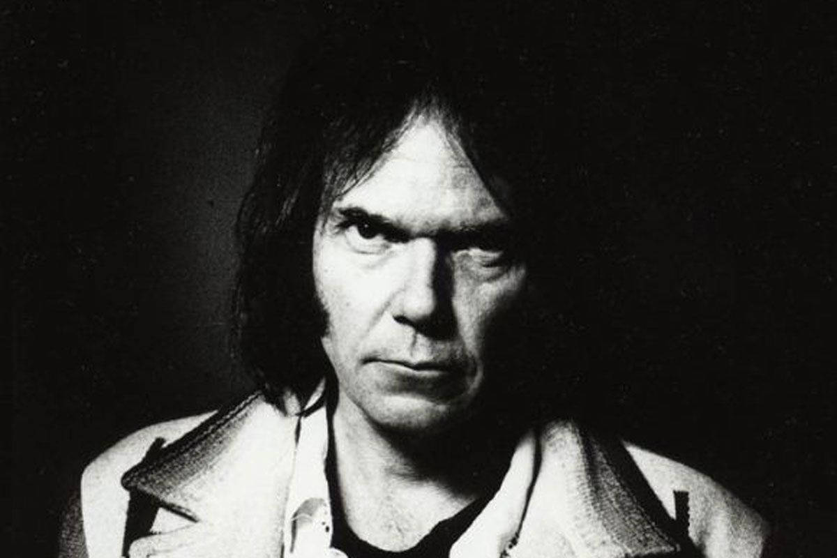 Neil Young, black and white portrait, intense eyes, SD Desktop Wallpaper