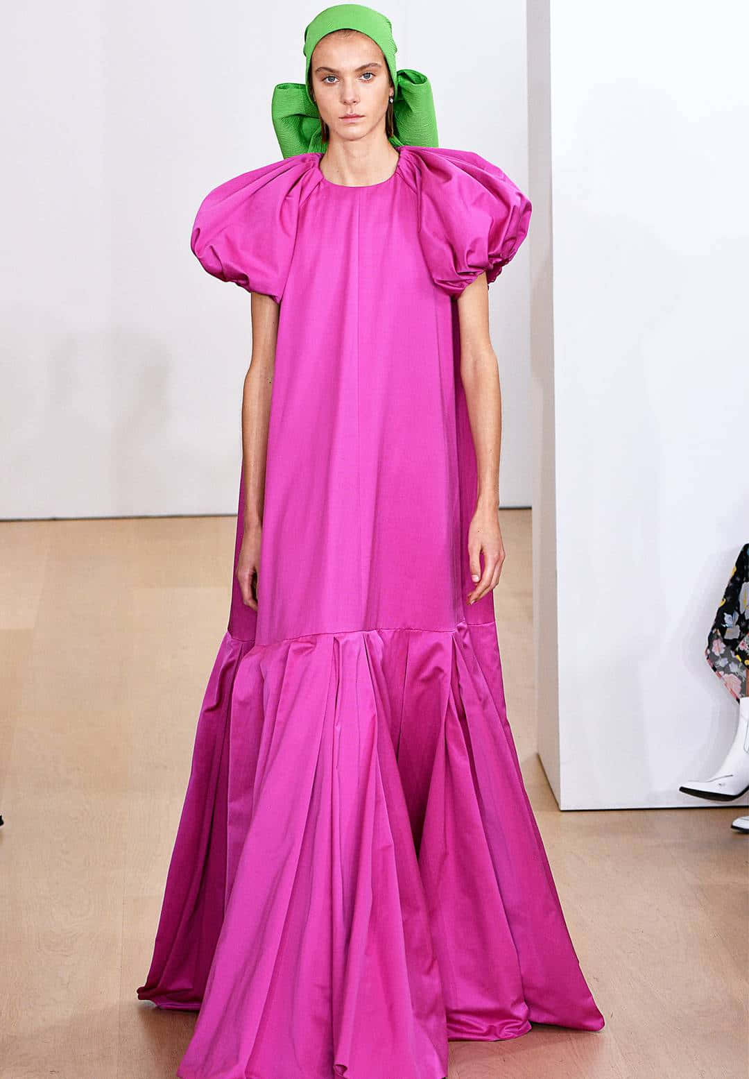 magenta gown, puffy sleeves, green headpiece, HD Phone Wallpaper