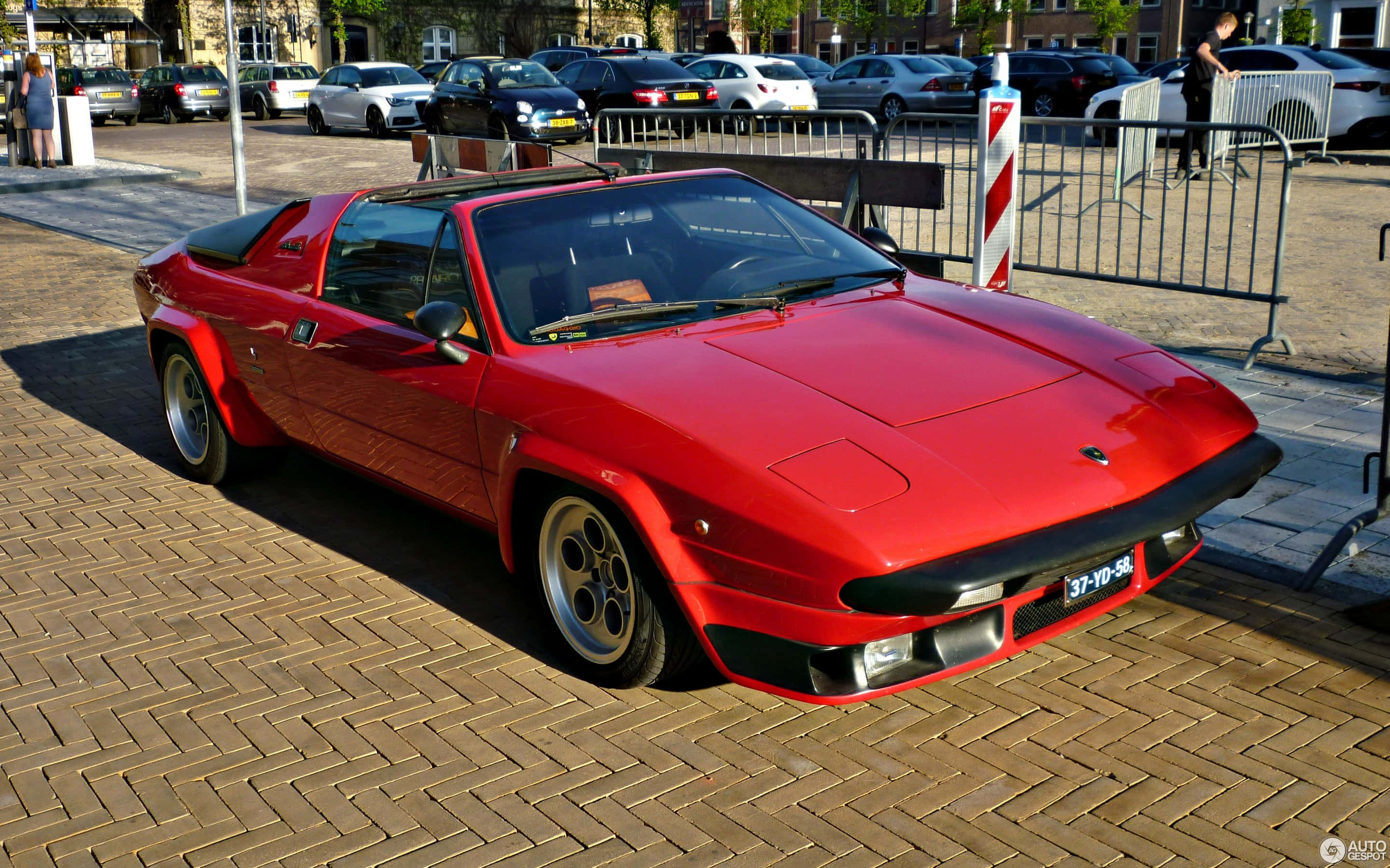 Lamborghini, vibrant red, classic sports car, 2K Desktop Wallpaper