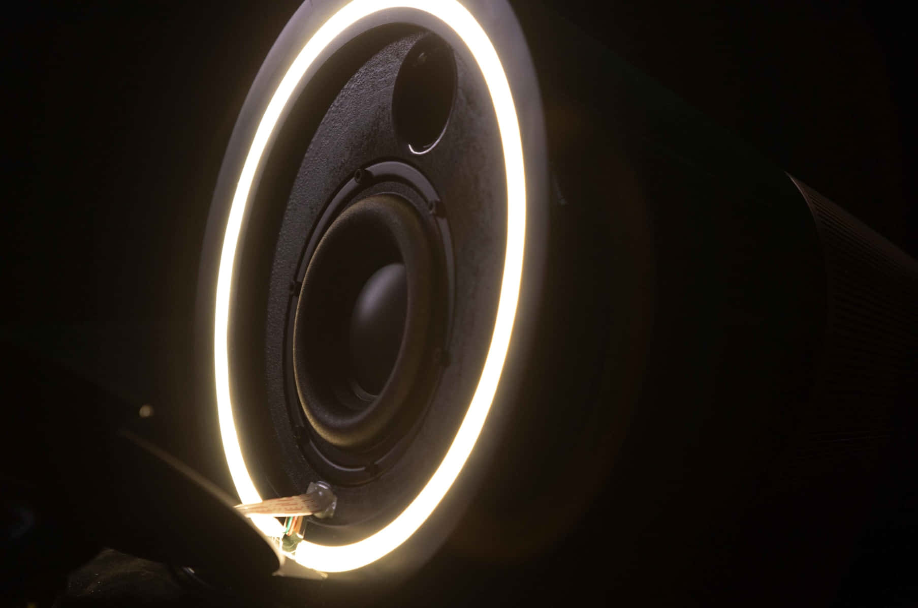 TreSound1, portable speaker, LED light, HD Desktop Wallpaper