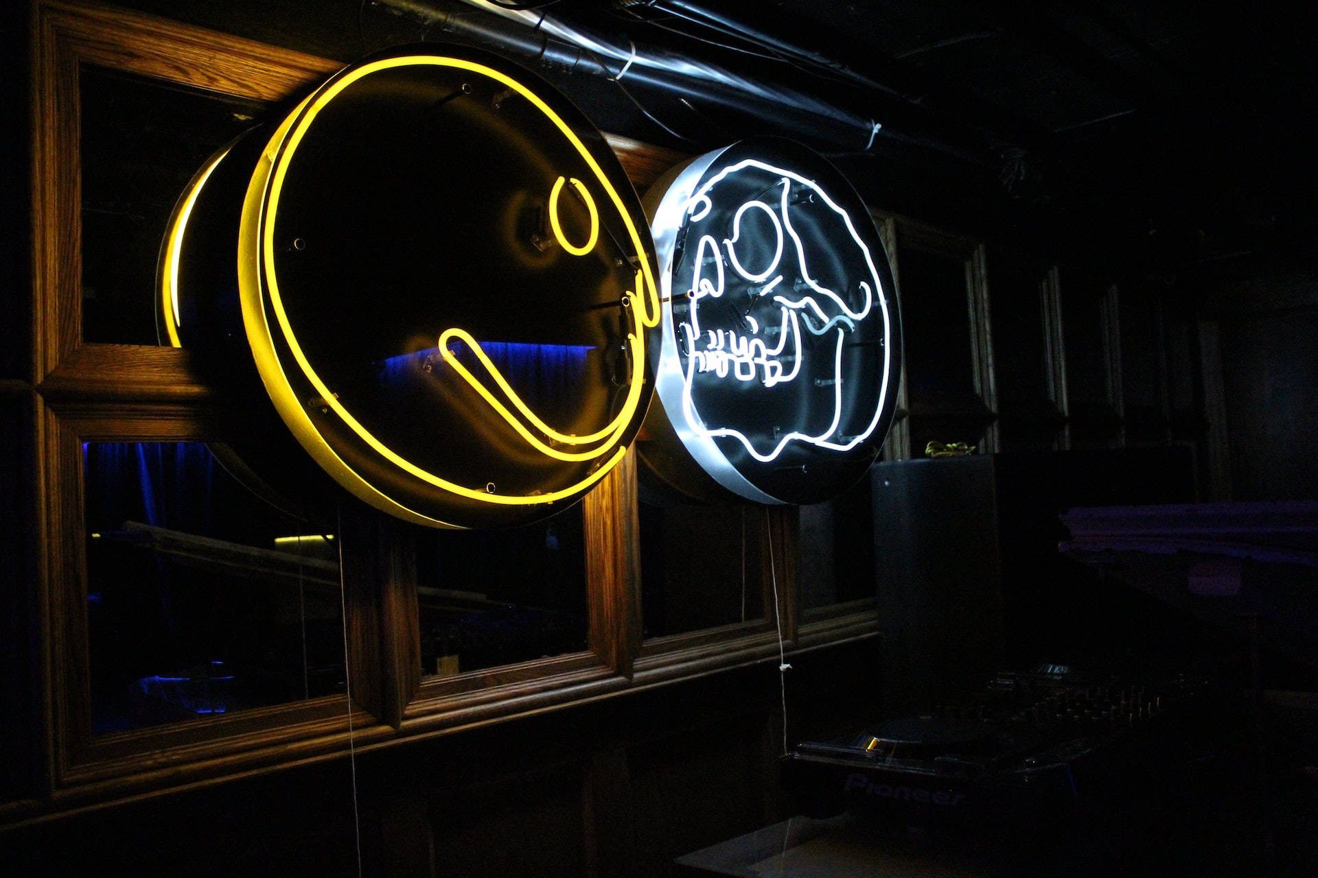 neon smiley face, white skull, dark room, Full HD Desktop Wallpaper
