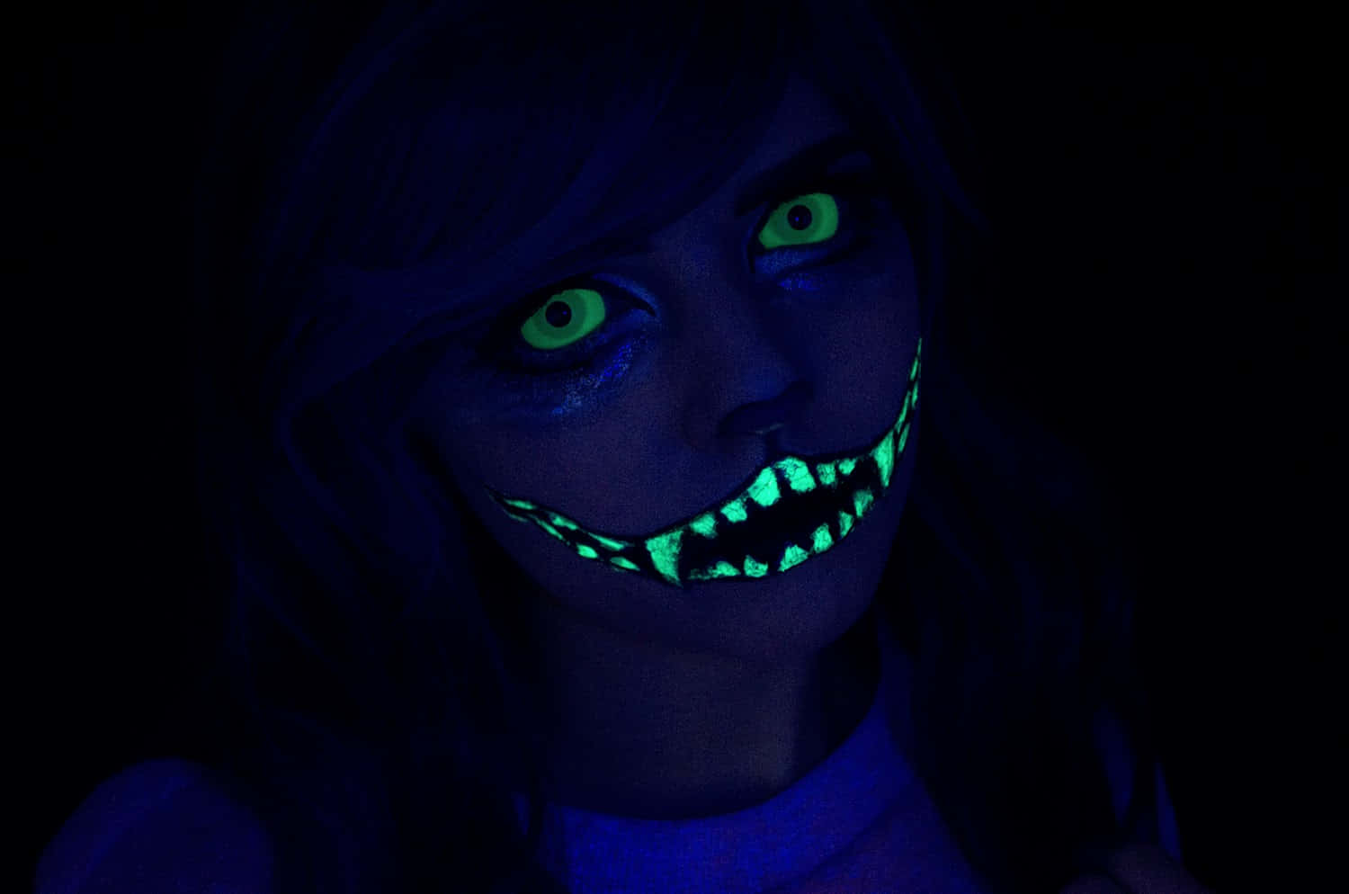 green eyes, teeth, blacklight, HD Desktop Wallpaper