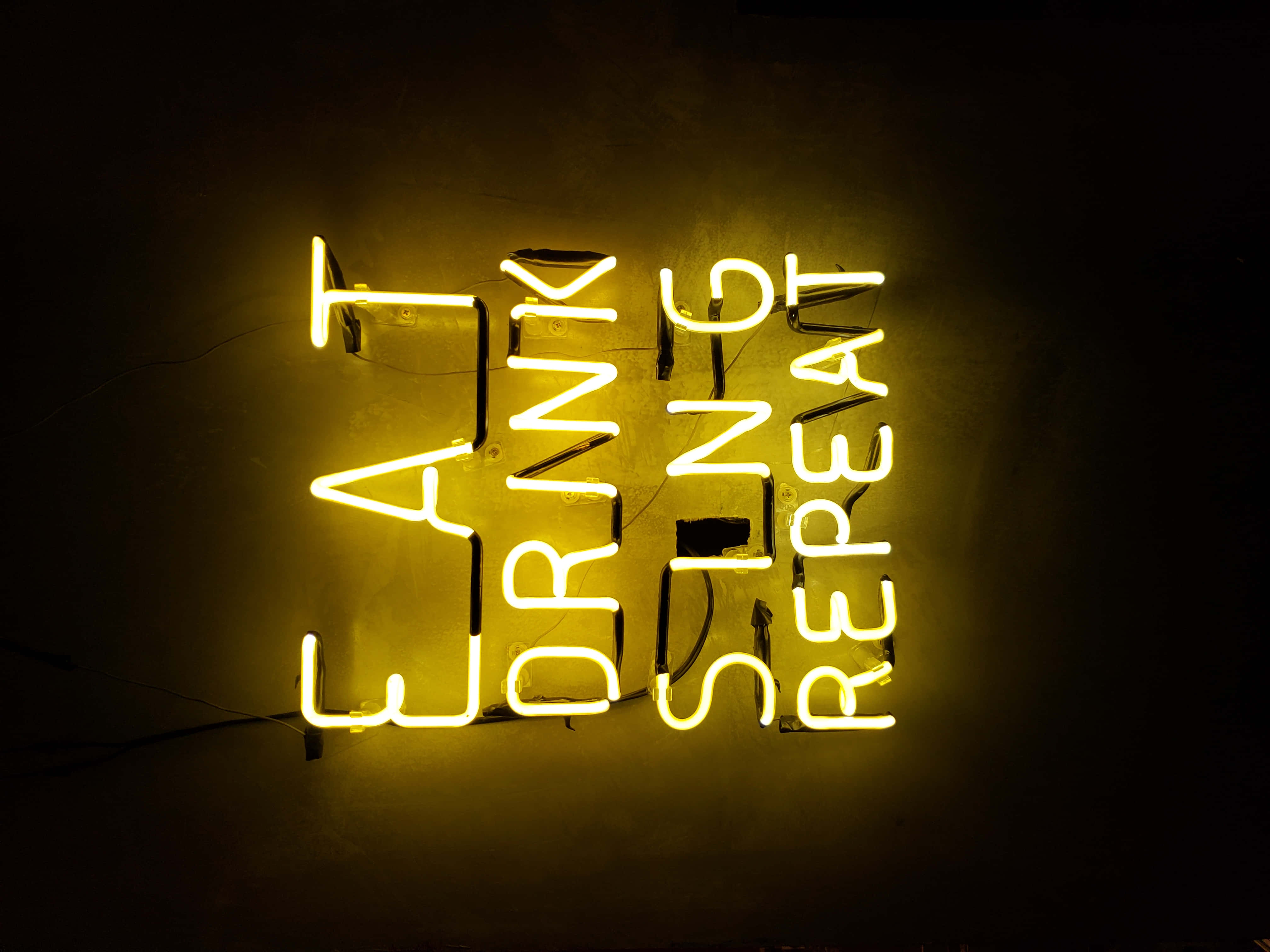 yellow neon light, eat drink sing repeat, neon sign, 4K Desktop Wallpaper