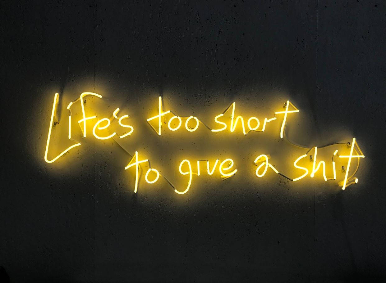 Savage Reminder, Neon Yellow, Life's too short to give a shit, SD Desktop Wallpaper