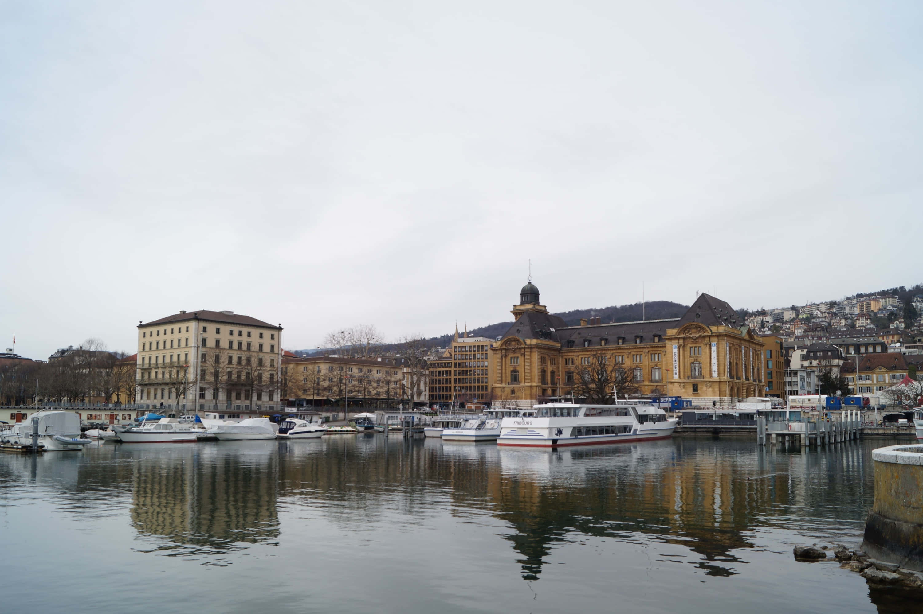 Neuchâtel, lakefront marina, historic buildings, 2K Desktop Wallpaper