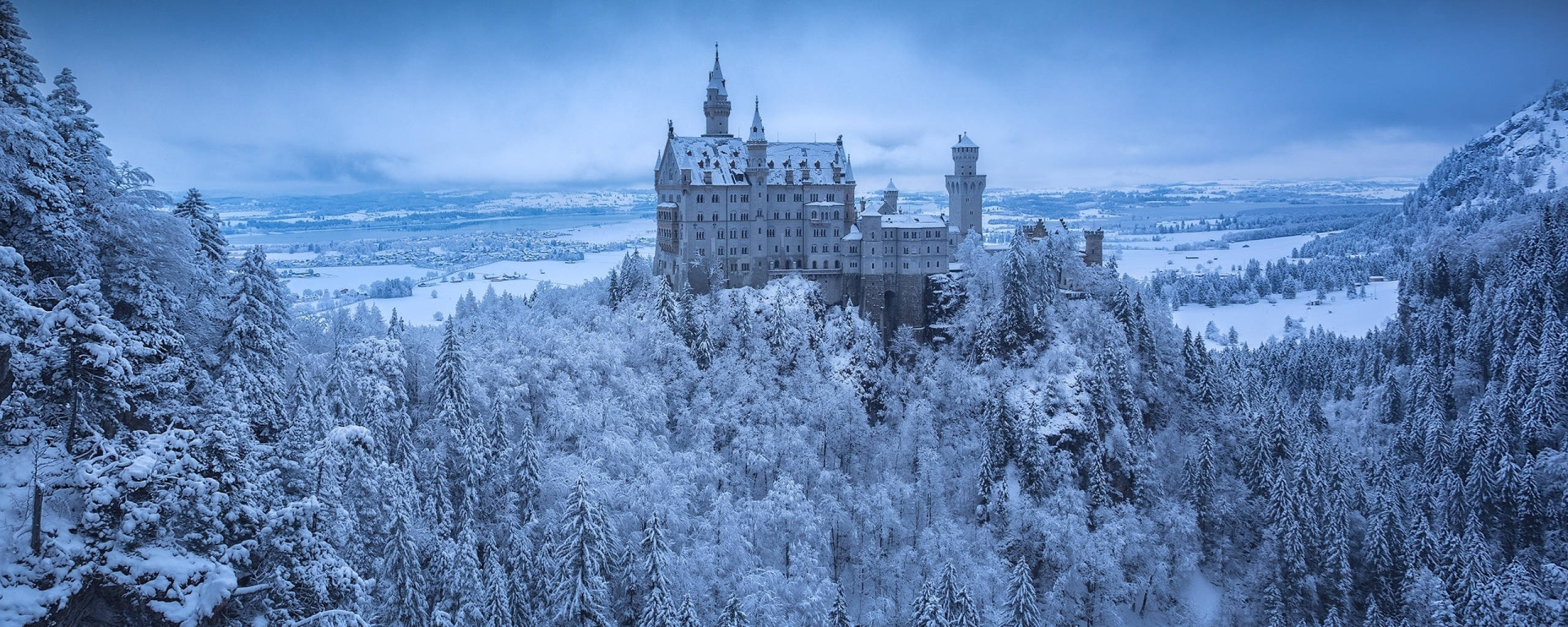 Neuschwanstein Castle, side view, winter, 2K Desktop Wallpaper