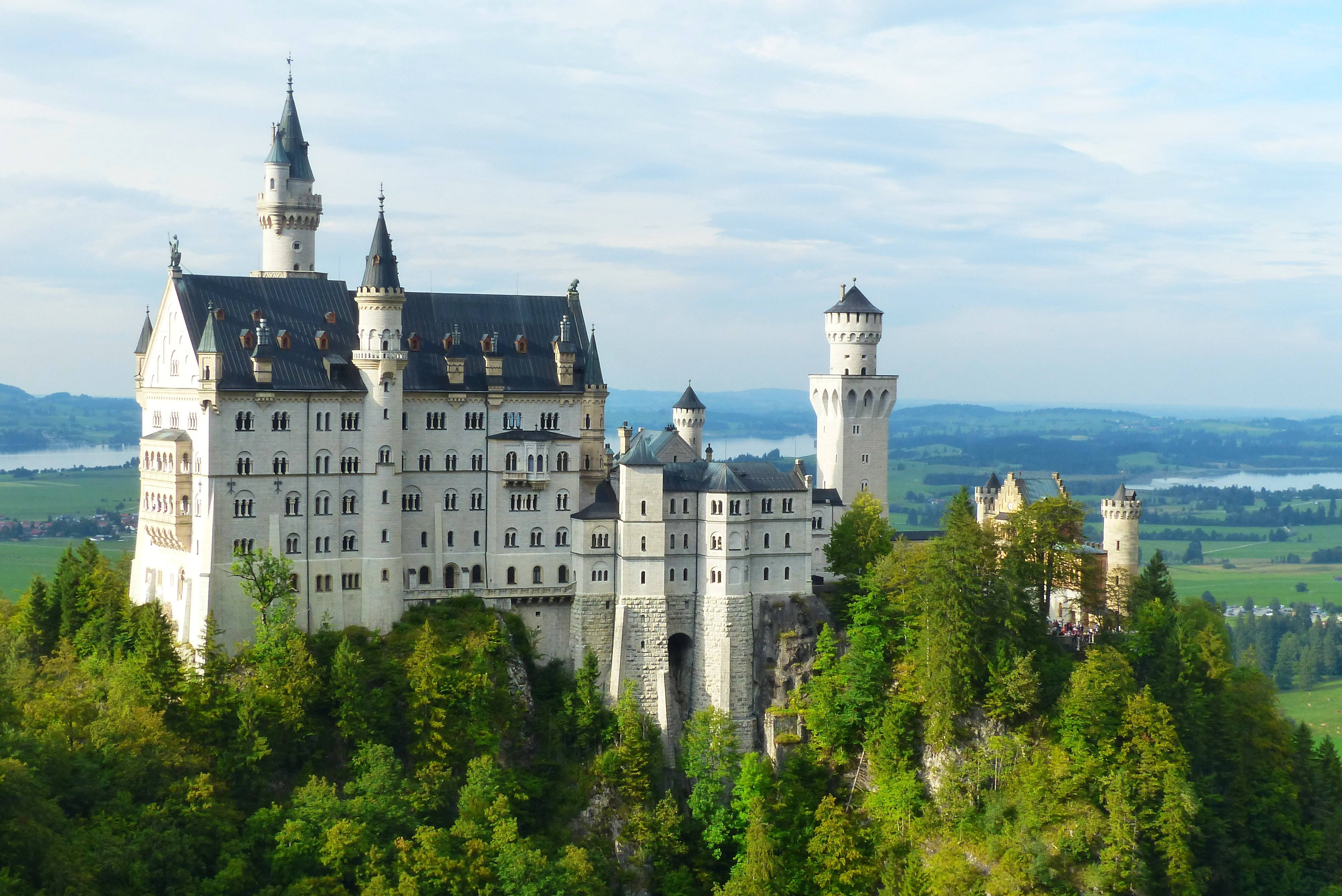 Neuschwanstein Castle, blue sky, green trees, 4K Desktop Wallpaper
