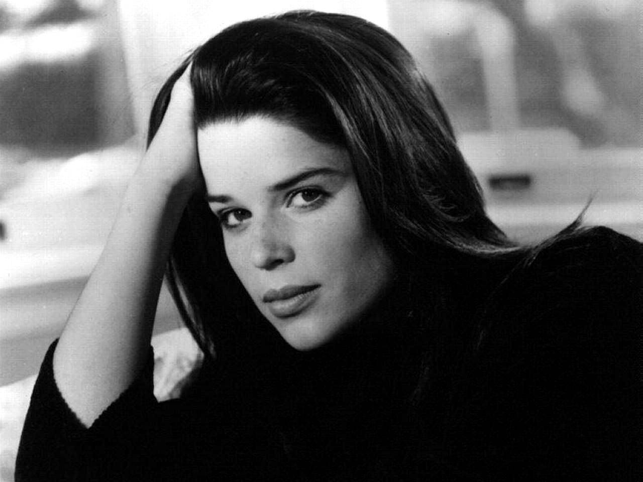 Neve Campbell, black and white portrait, dark hair, HD Desktop Wallpaper