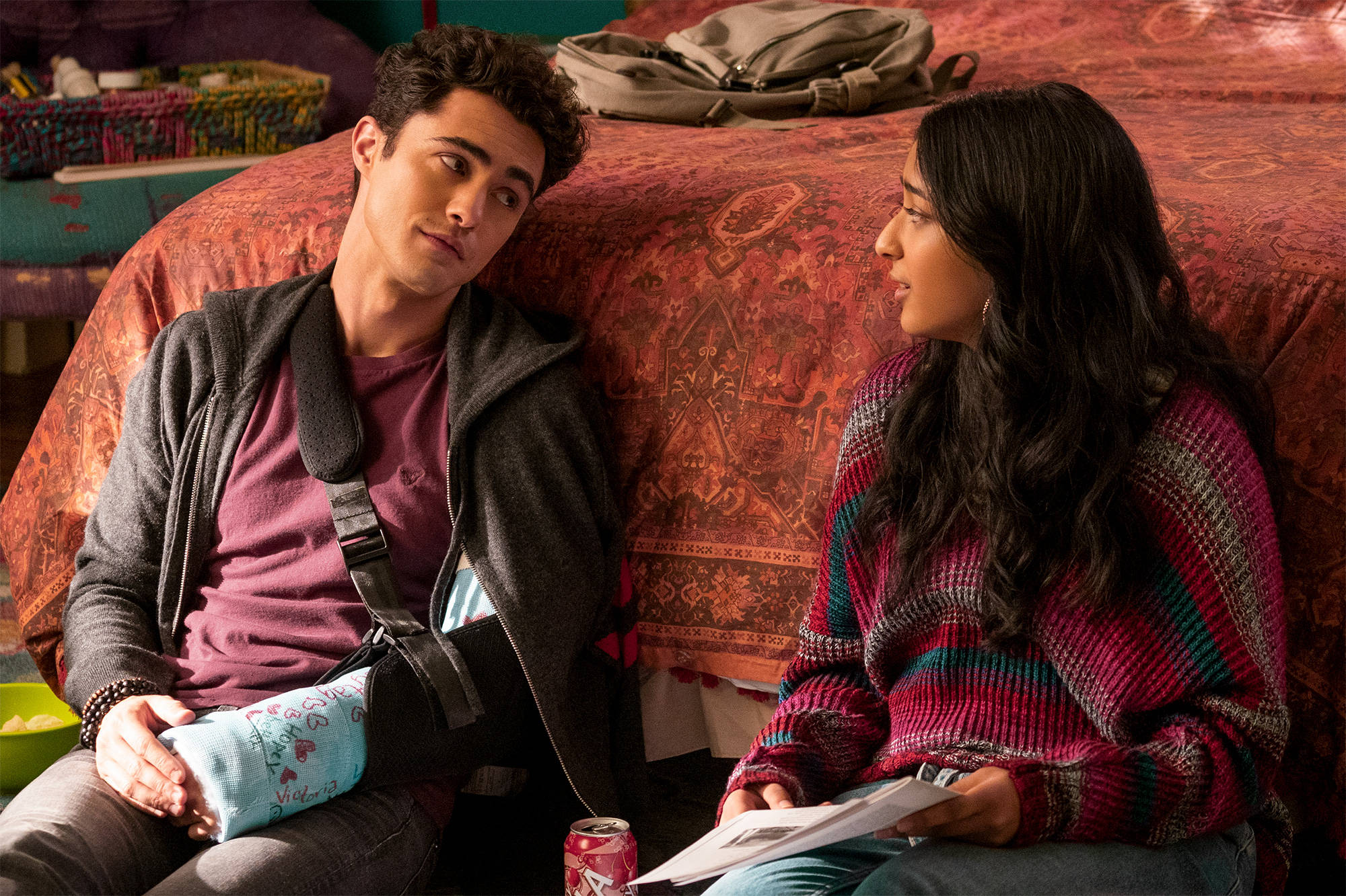 Never Have I Ever, teens, patterned bed, Full HD Desktop Wallpaper