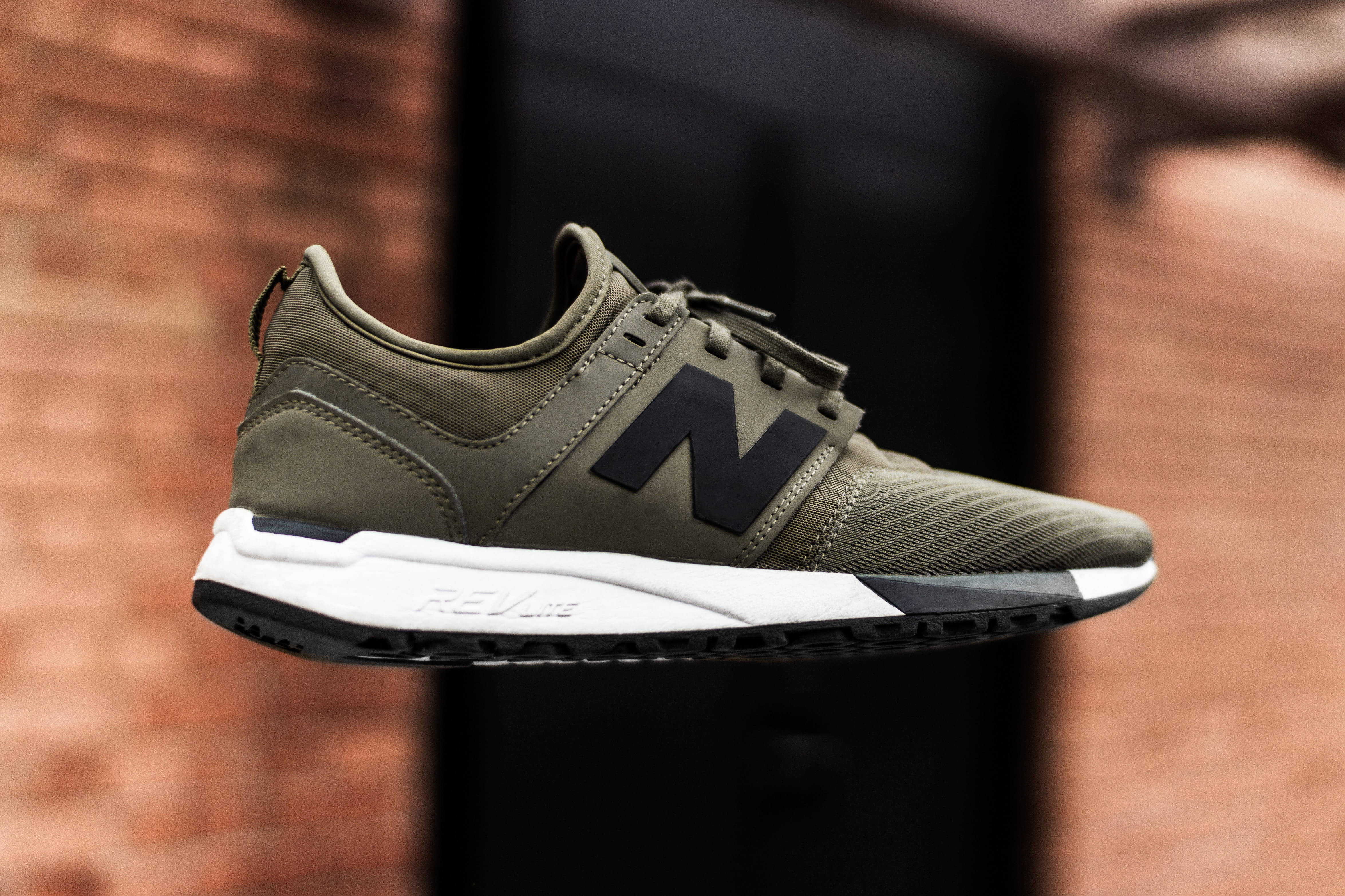 New Balance, Floating, olive green, 4K Desktop Wallpaper