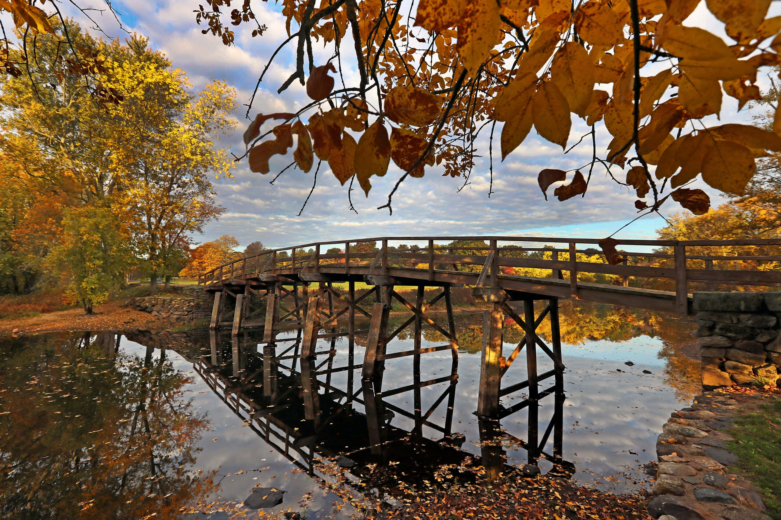 New England, autumn, wooden bridge, 2K Desktop Wallpaper