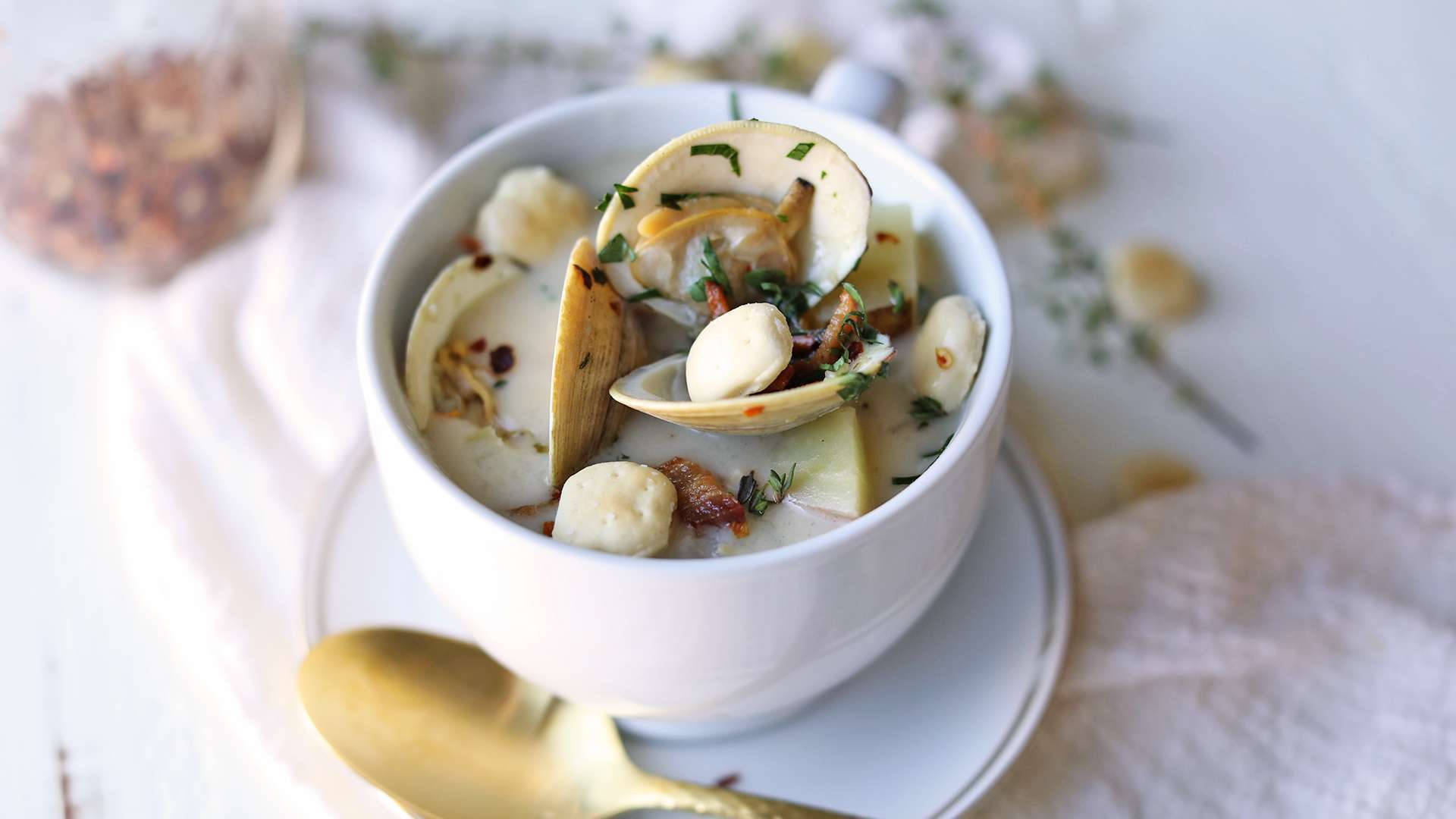 New England Clam Chowder, creamy white bowl, fresh clams, Full HD Desktop Wallpaper
