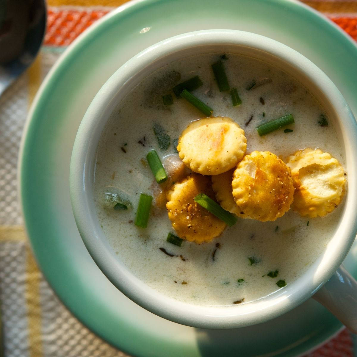 New England Clam Chowder, chives, crackers, SD Desktop Wallpaper