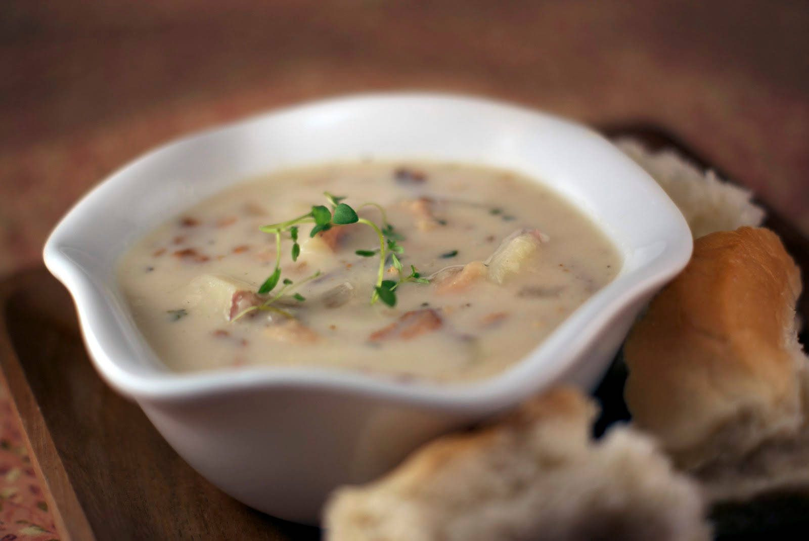 New England Clam Chowder, white bowl, crusty bread, HD Desktop Wallpaper