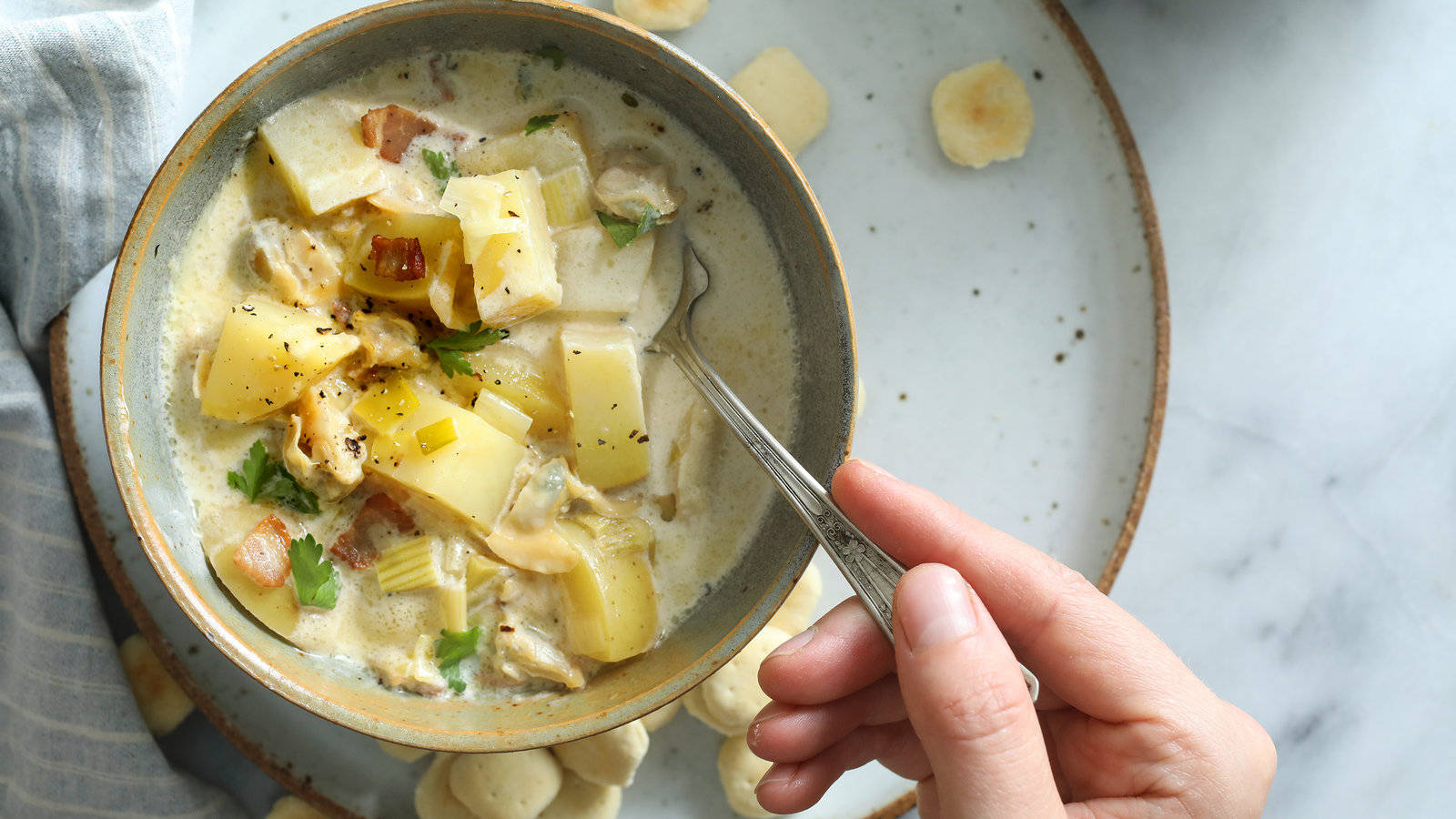 New England Clam Chowder, chinaware, rustic bowl, HD Desktop Wallpaper