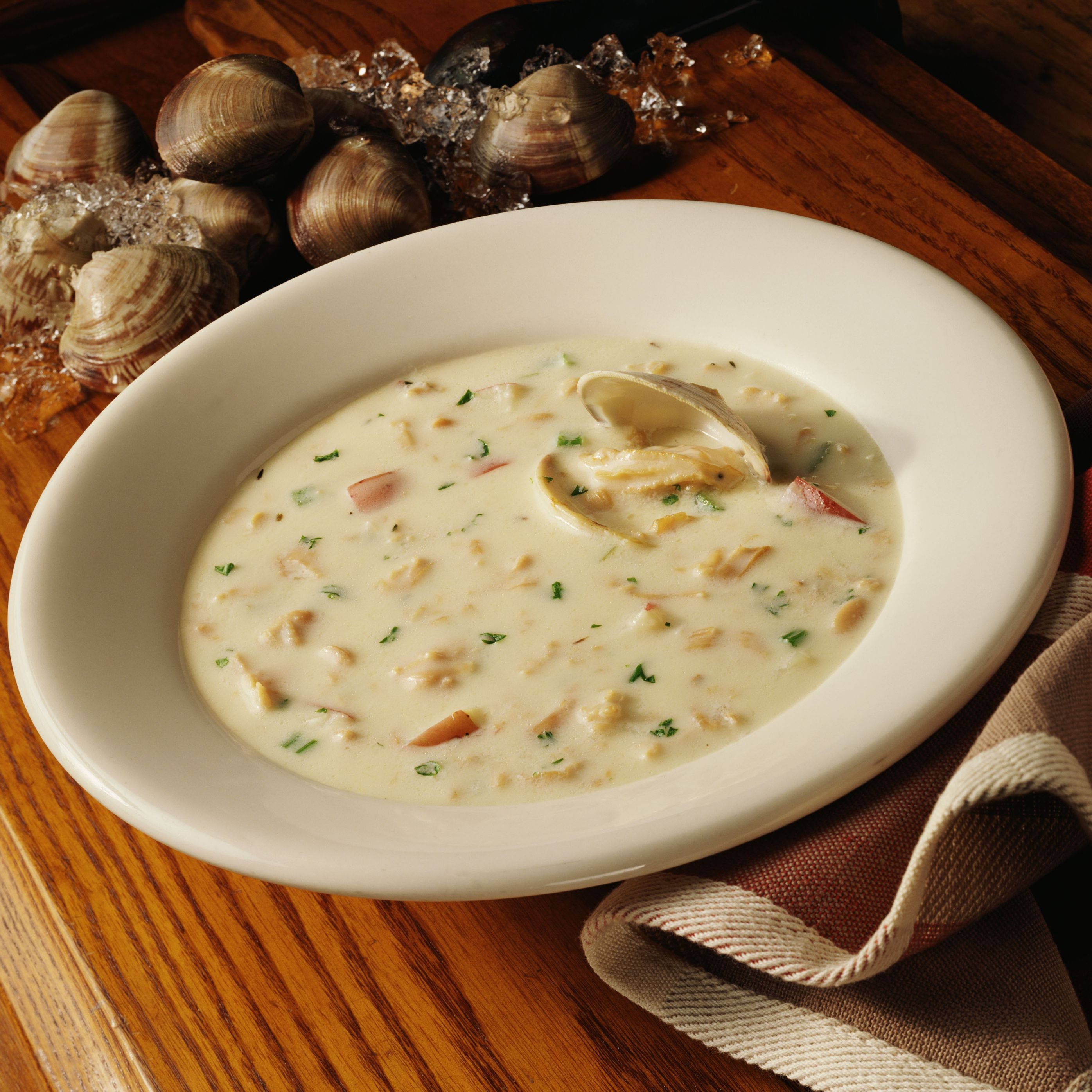 creamy clam chowder, white bowl, herbs, 2K Desktop Wallpaper
