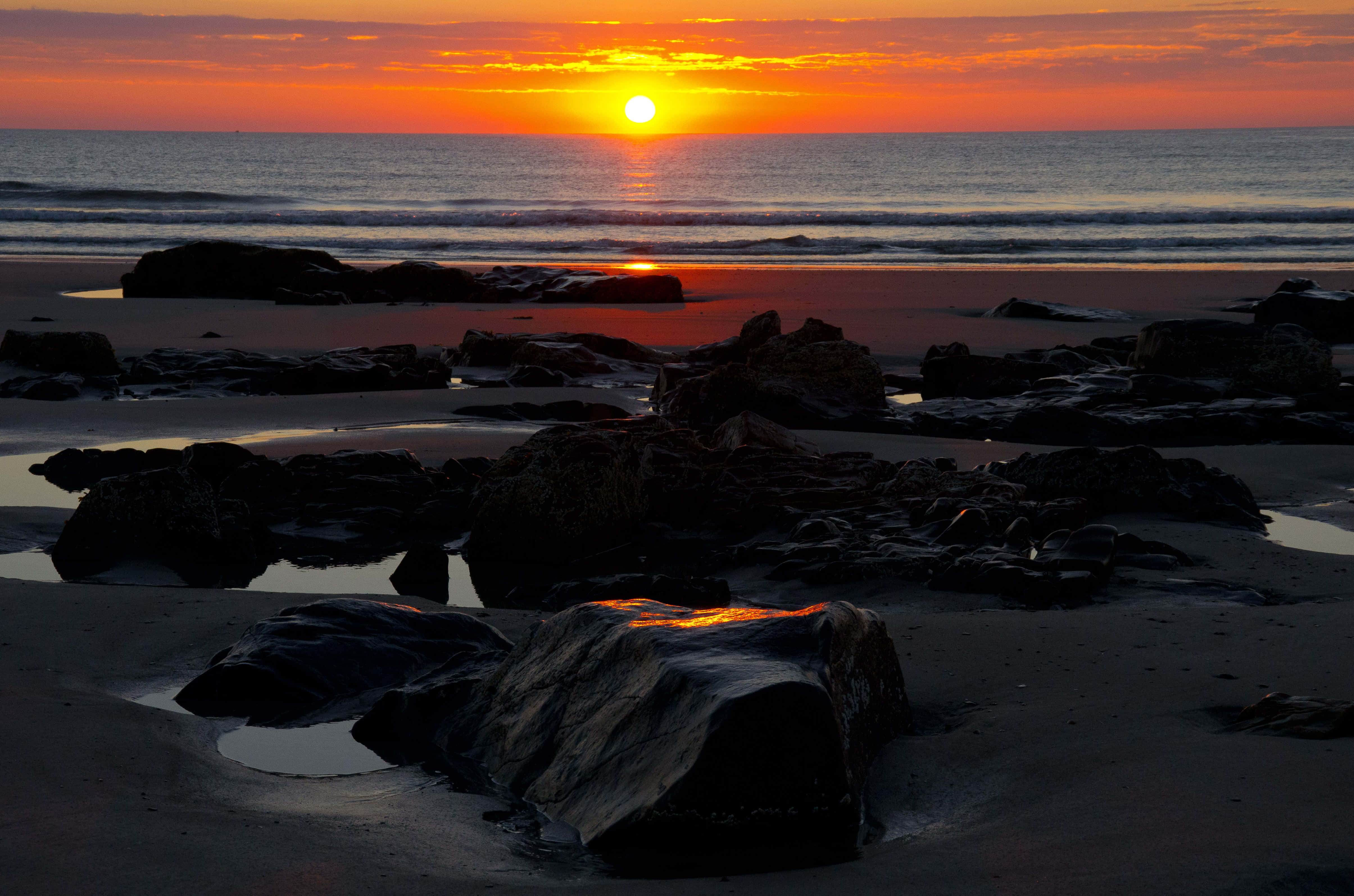 New England Summer, fiery sunset, orange and red hues, 4K Desktop Wallpaper