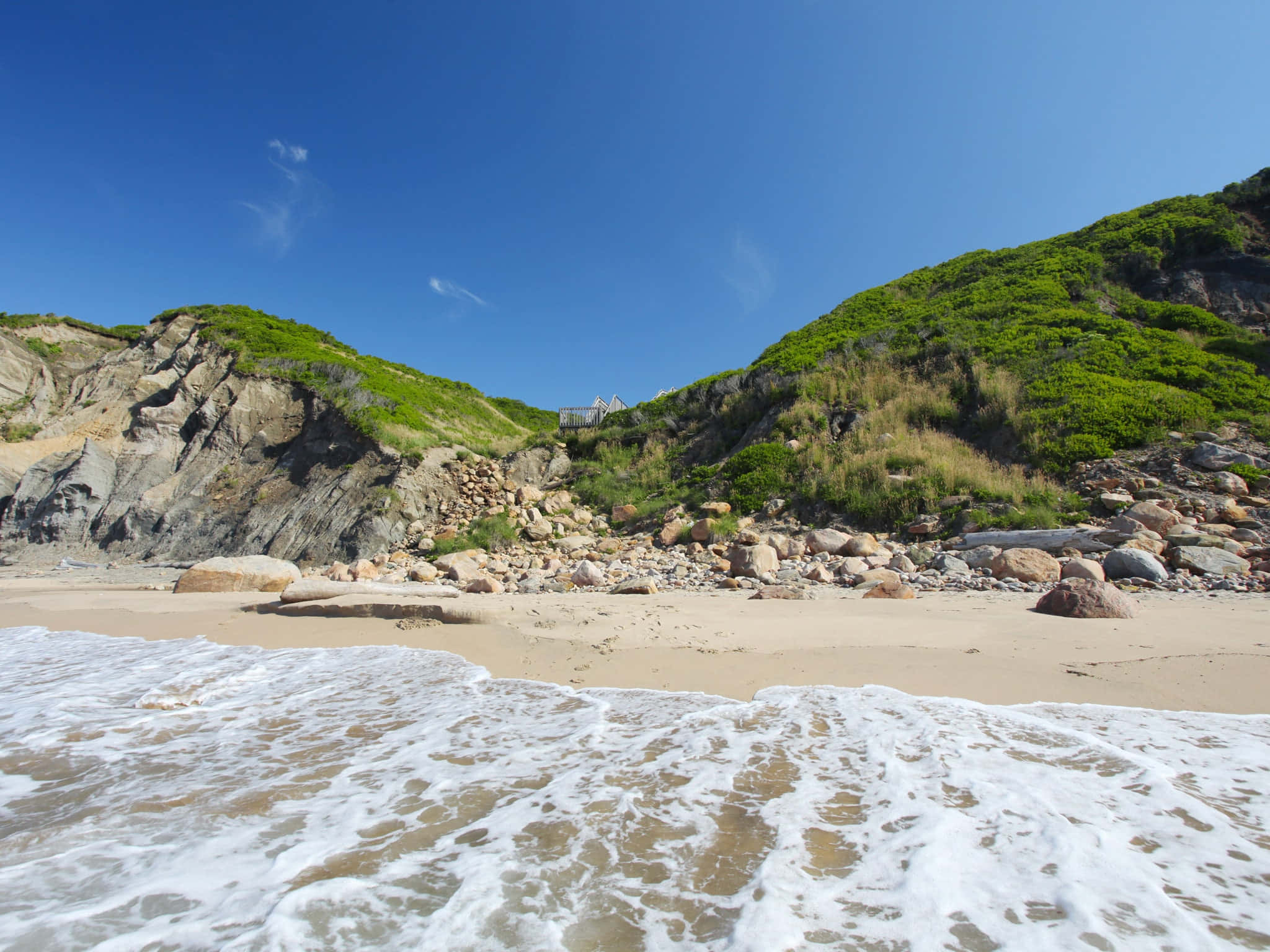New England Summer, sandy beach, rocky cliffs, Full HD Desktop Wallpaper