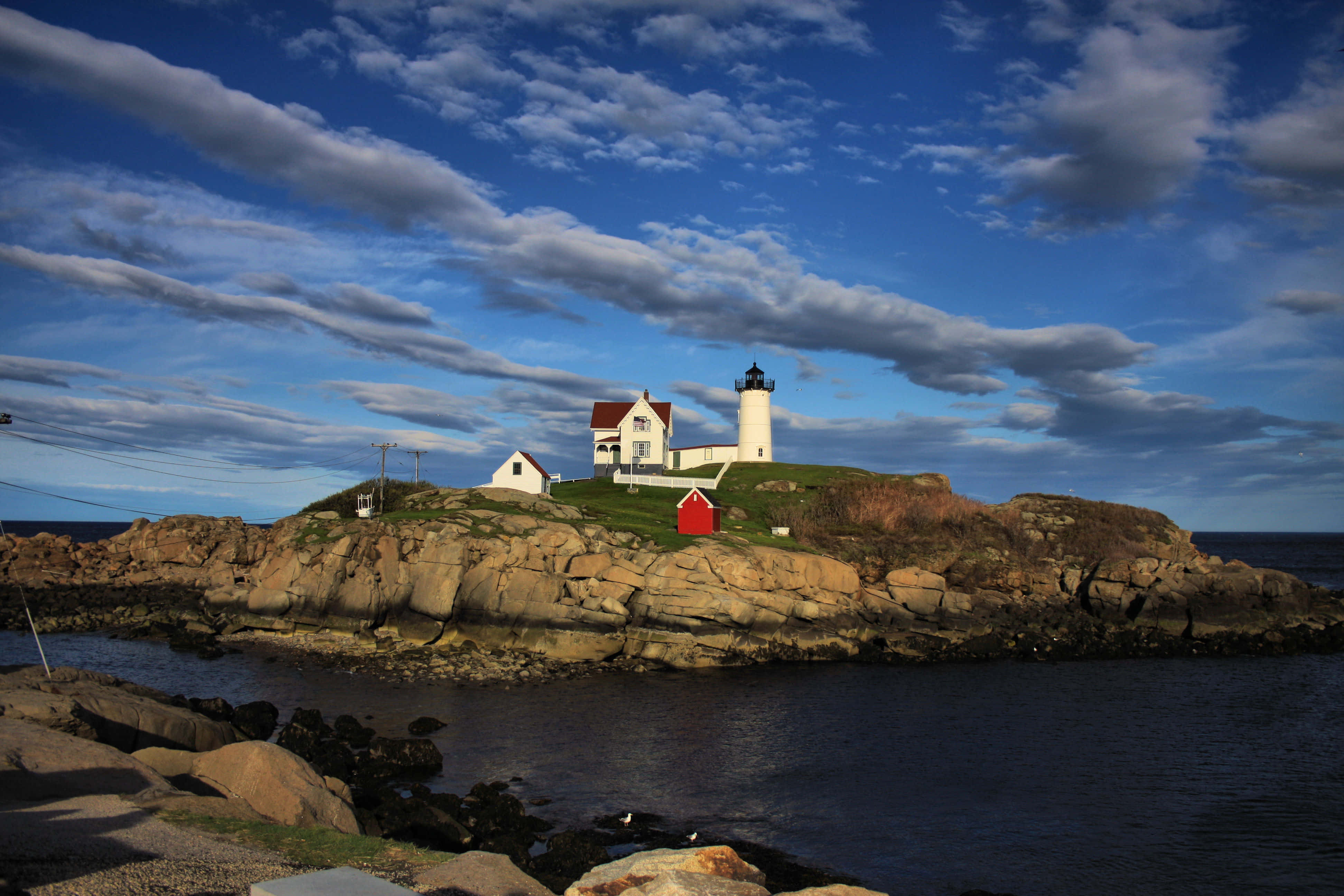New England Summer, white lighthouse, red outbuilding, 4K Desktop Wallpaper