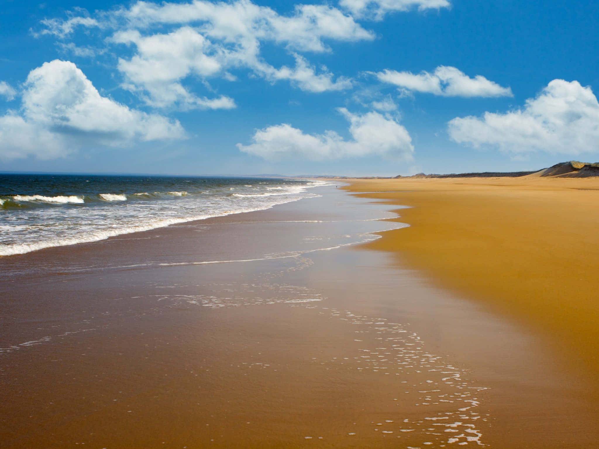 New England Summer, golden beach, bright blue sky, Full HD Desktop Wallpaper