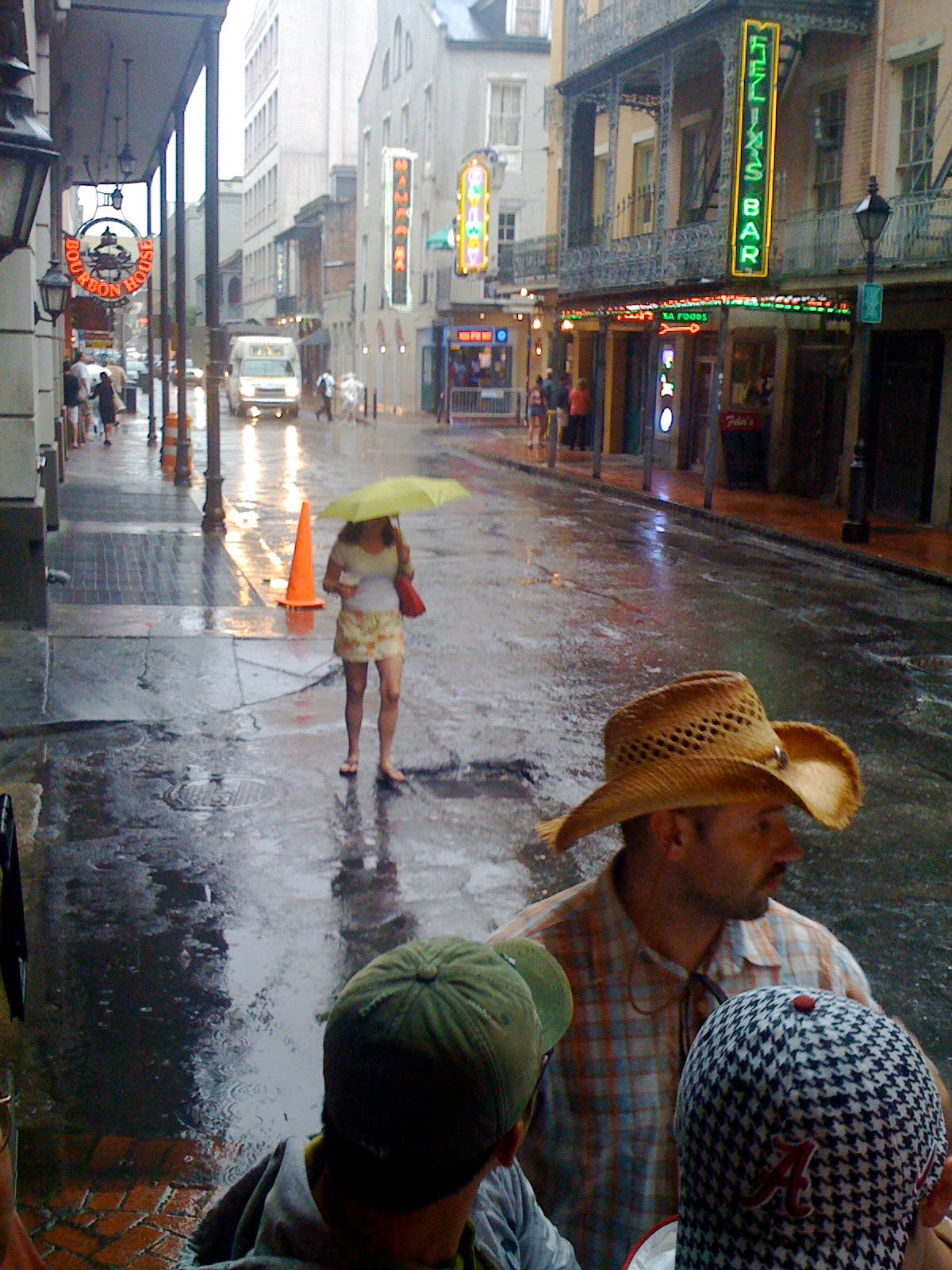 New Orleans, rainy street scene, historic district, HD Phone Wallpaper