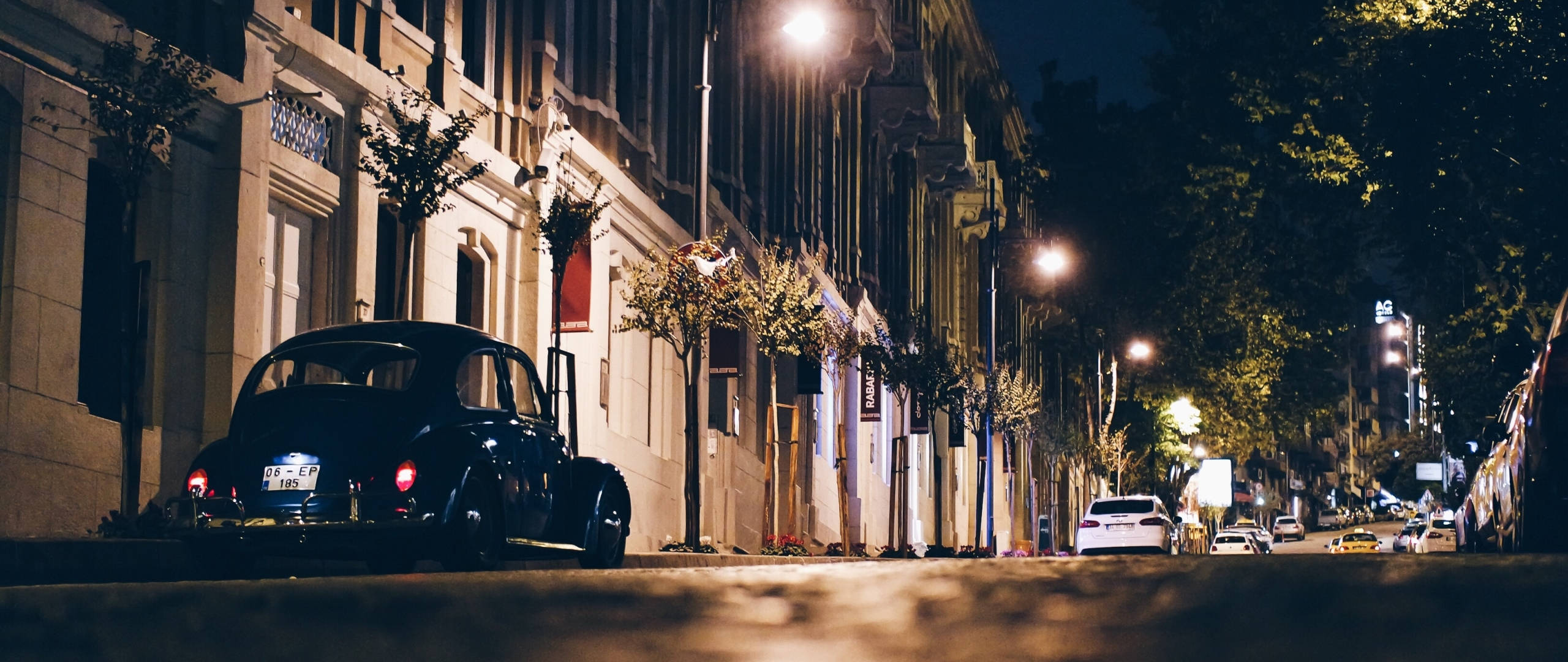 New Orleans, night, vintage black car, 2K Desktop Wallpaper