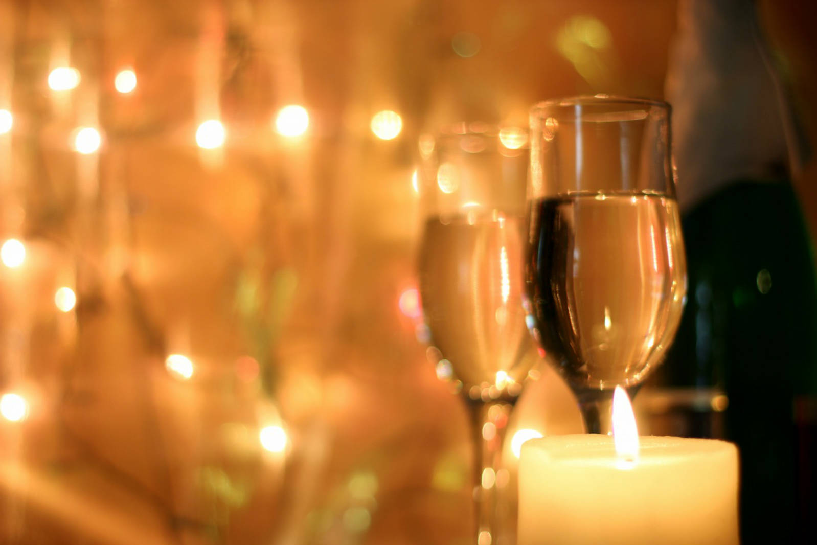 New Year, champagne flutes, lit candle, HD Desktop Wallpaper