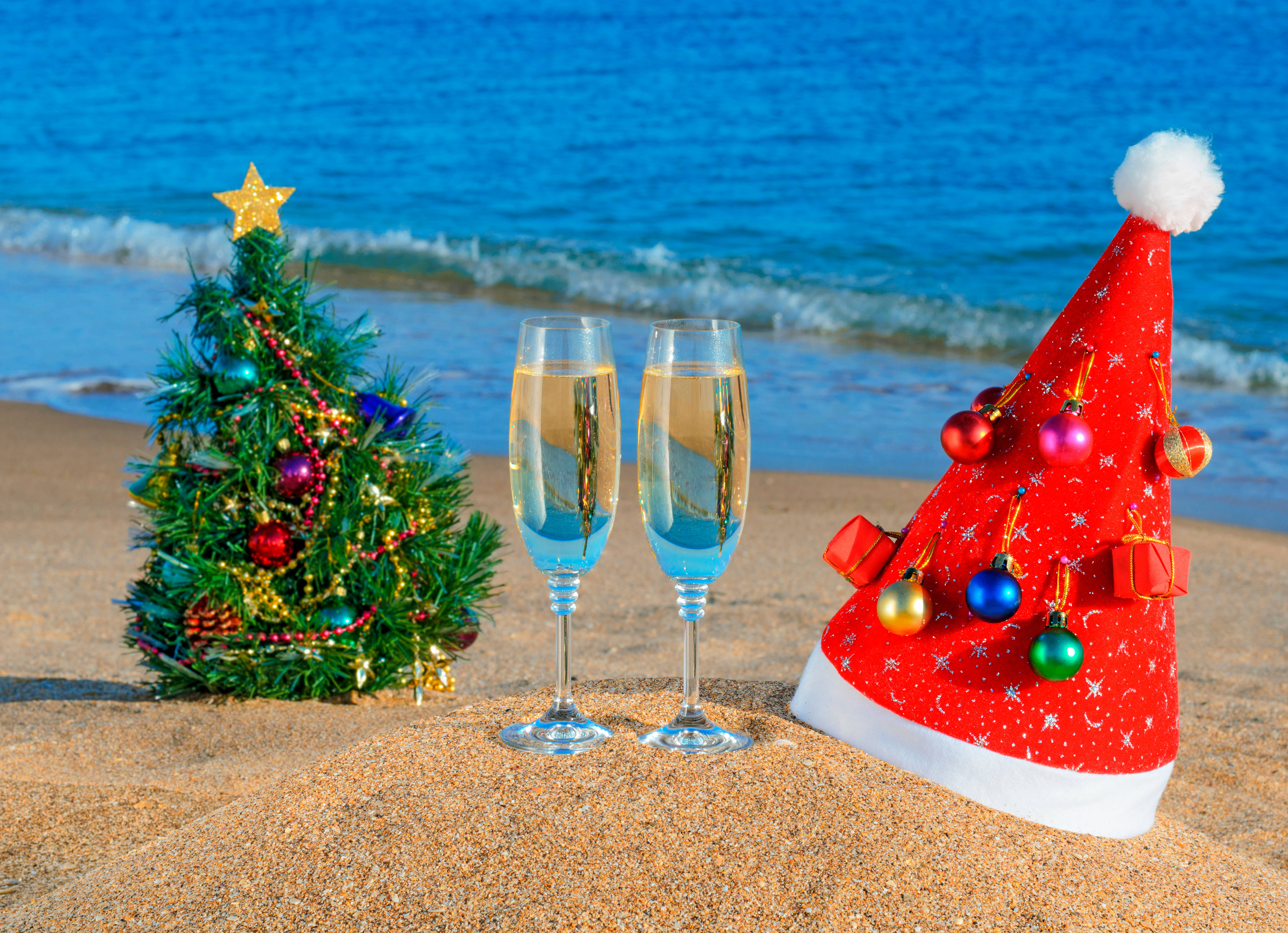 New Year Holiday Beach Theme, Christmas tree, Santa hat, 4K Desktop Wallpaper